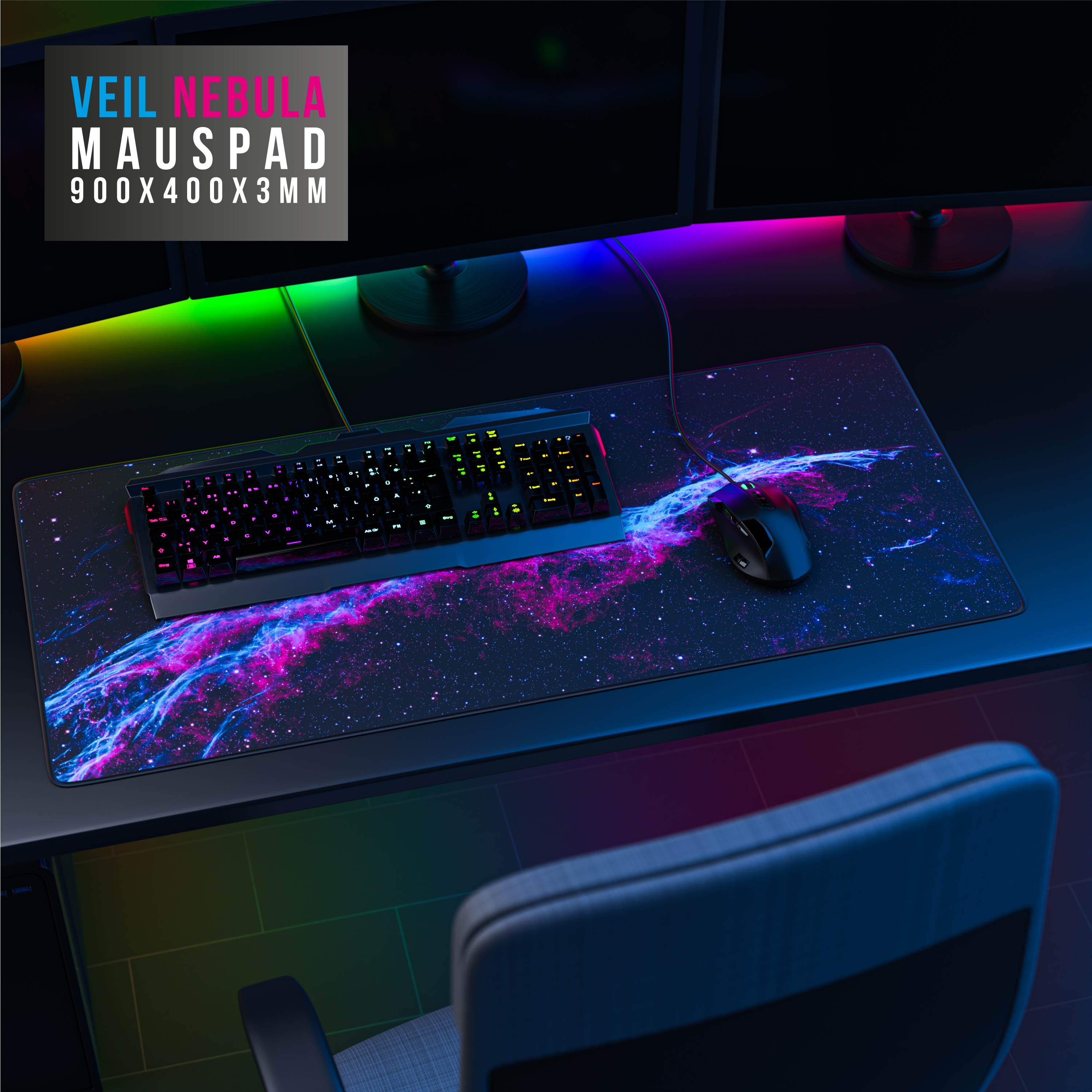 Gaming-Mauspad mit Tastatur und Maus, mit einem Nebel-Design. Schwarzer Schreibtisch.