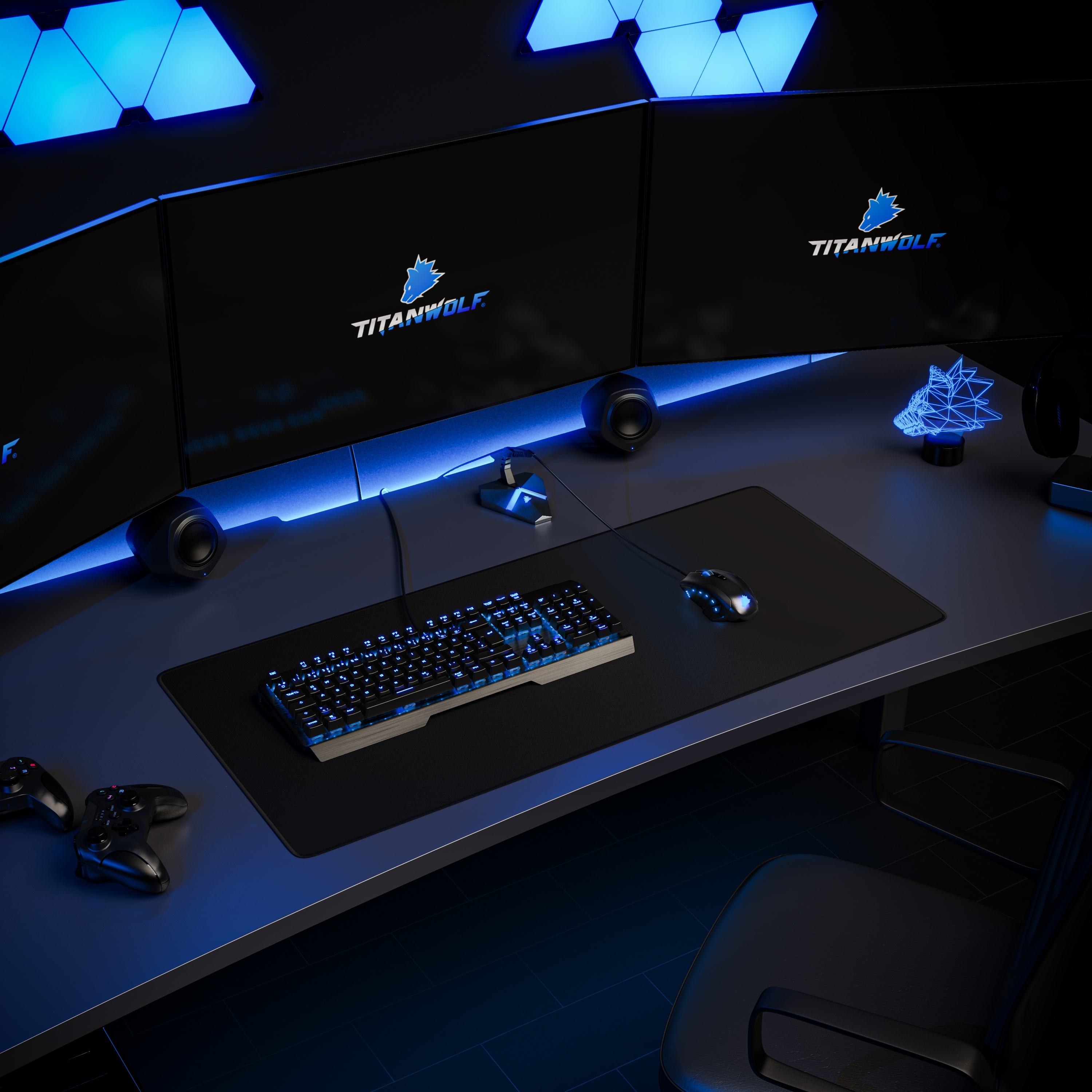 Ein Gaming-Setup mit drei Monitoren, Tastatur, Maus, Lautsprechern und Gamepads.