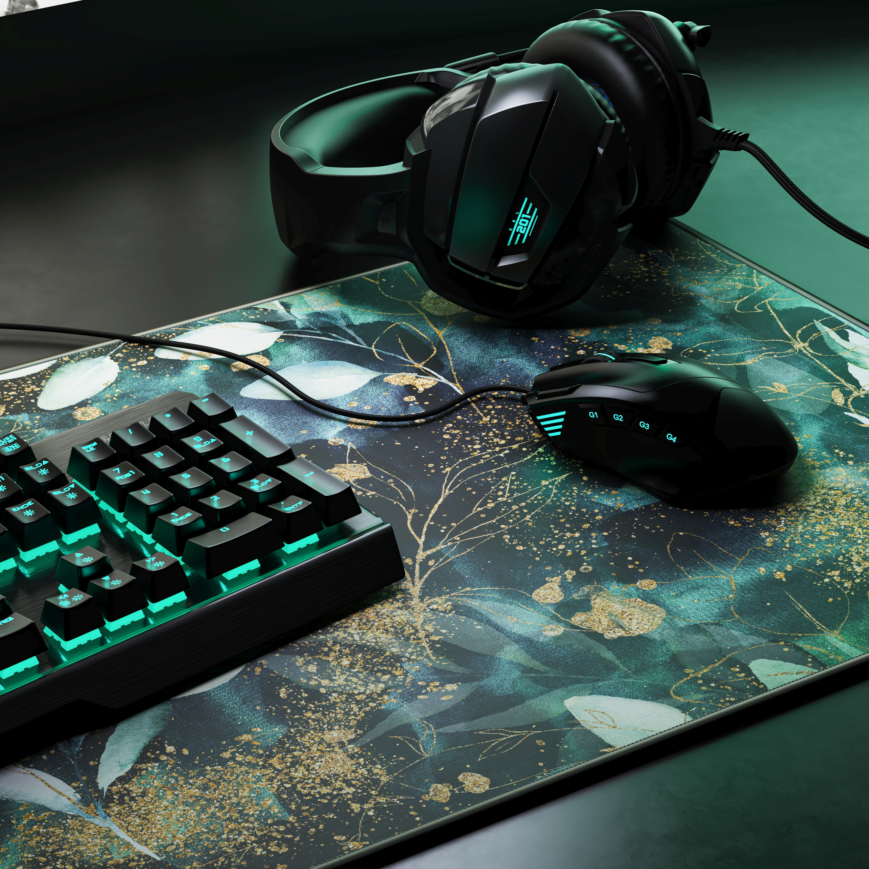 Ein Gaming-Setup mit Tastatur, Maus und Headset auf einem Mousepad.