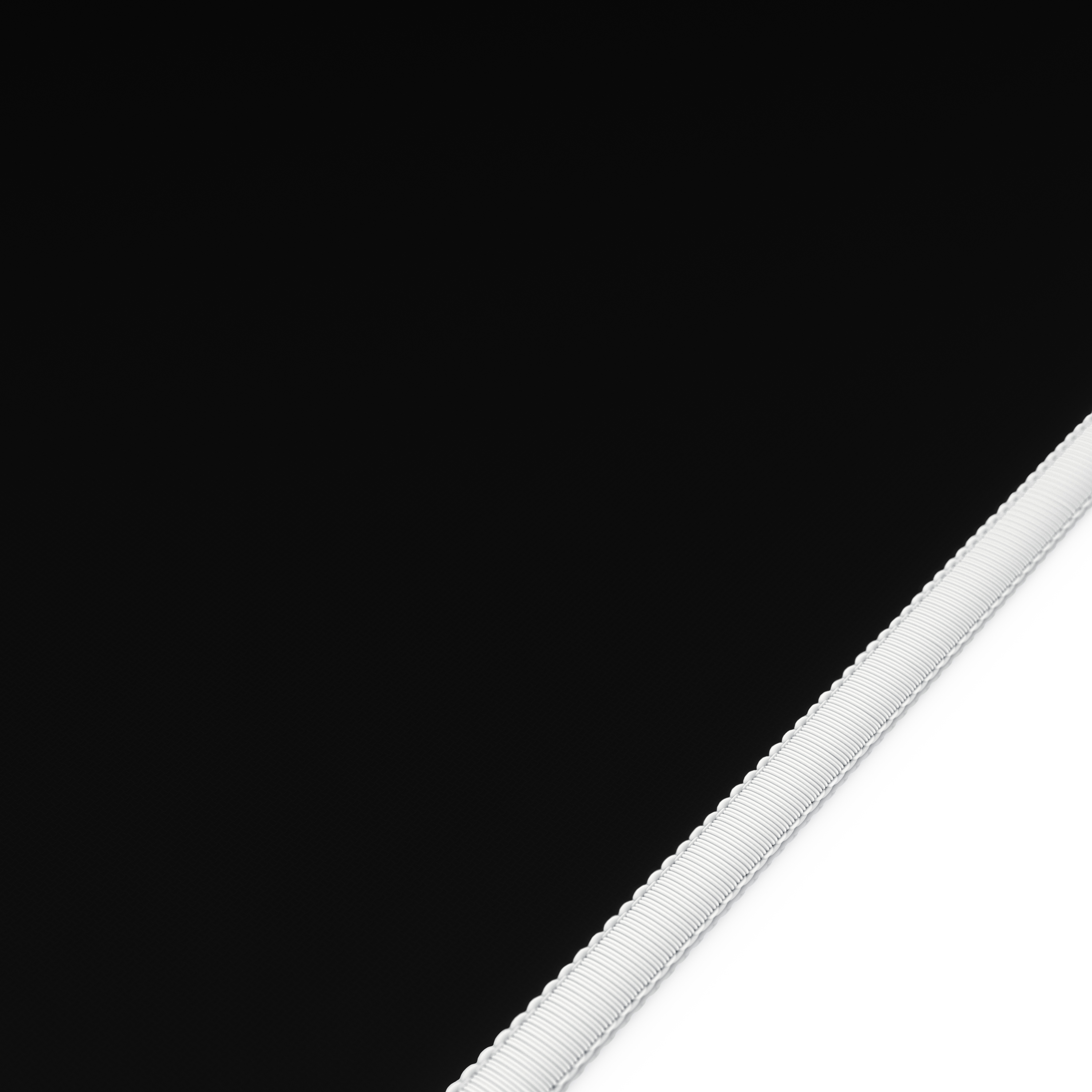 Schwarzes Mauspad mit weißem Rand auf weißem Hintergrund.