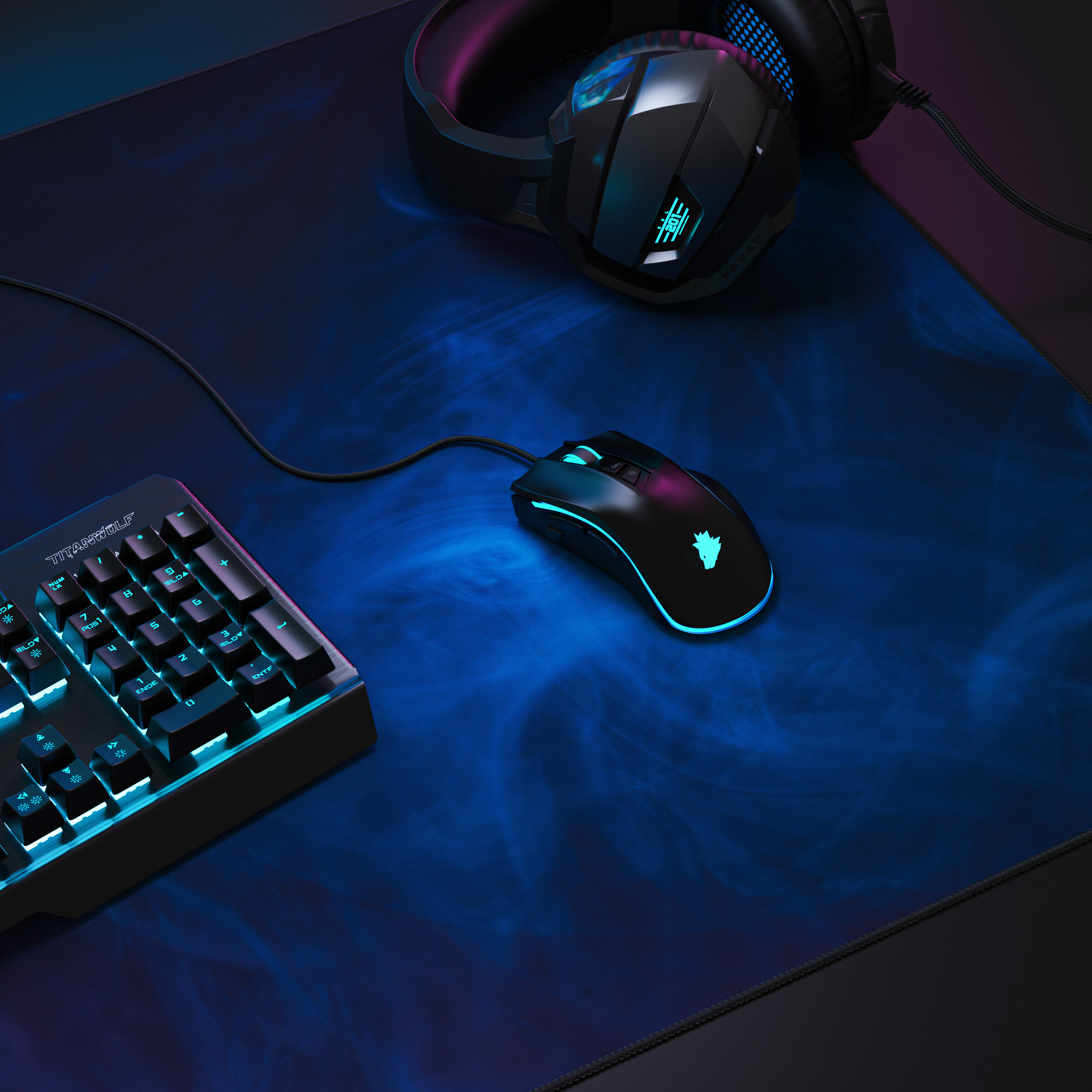Gaming-Setup: Tastatur, Maus und Headset auf einem Mauspad mit blauem Rauchmuster.