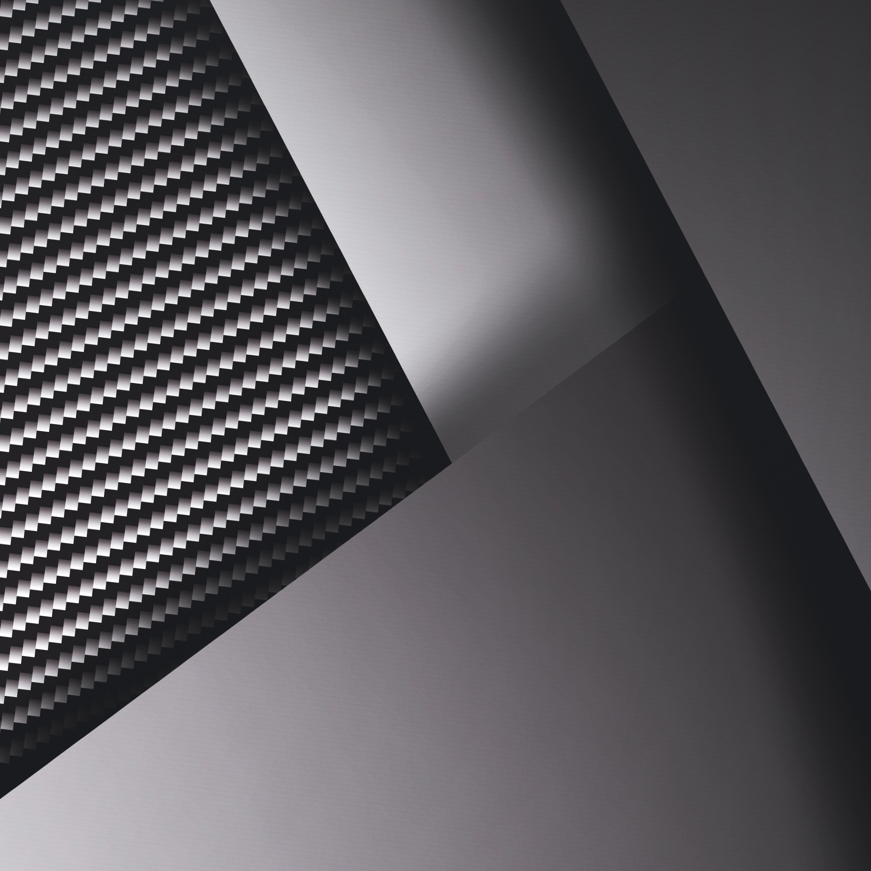 Abstraktes Design aus überlappenden grauen geometrischen Formen, Kohlefasertextur auf der linken Seite.