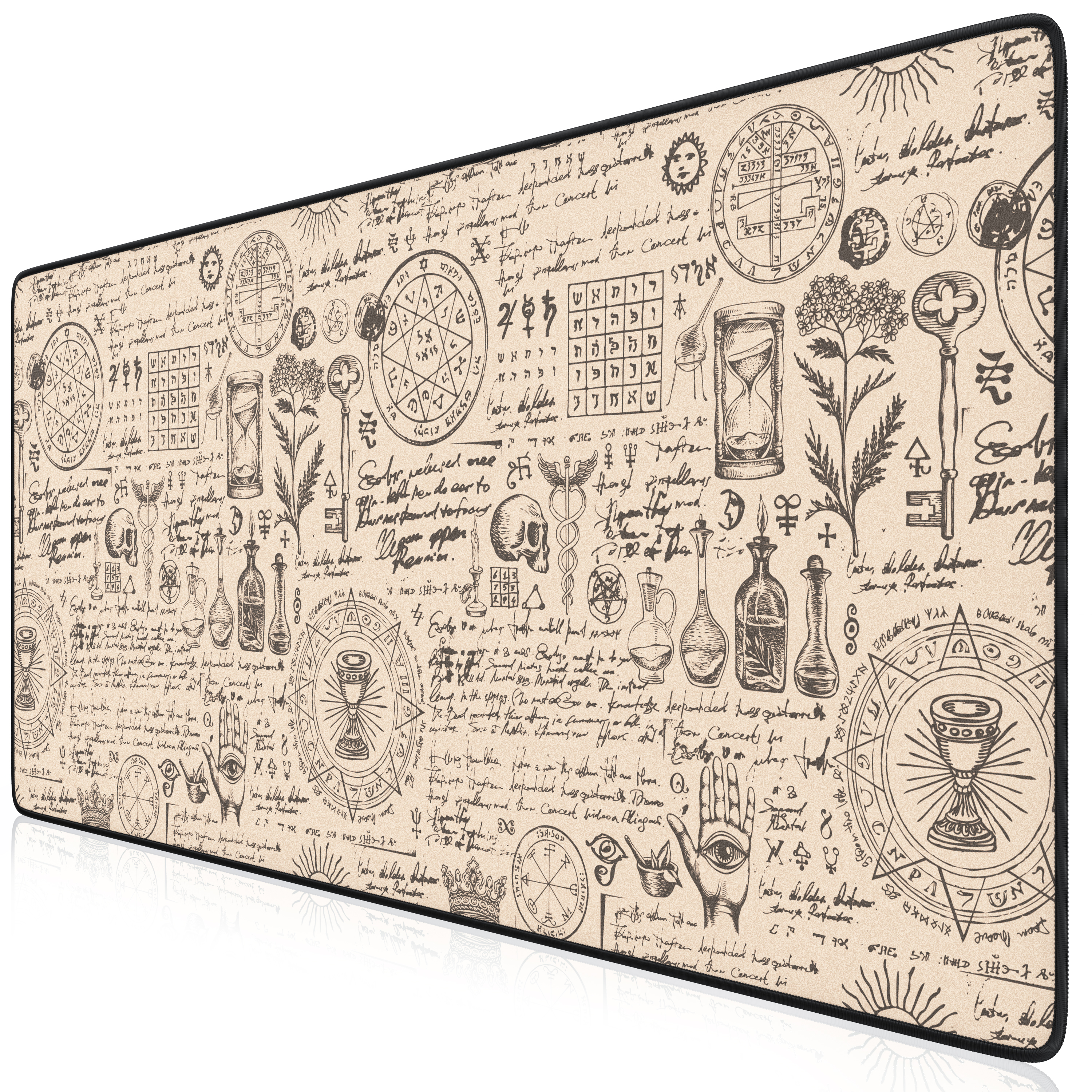 Eine beige Schreibtischunterlage mit Zeichnungen esoterischer Symbole, Skizzen und handschriftlichem Text.