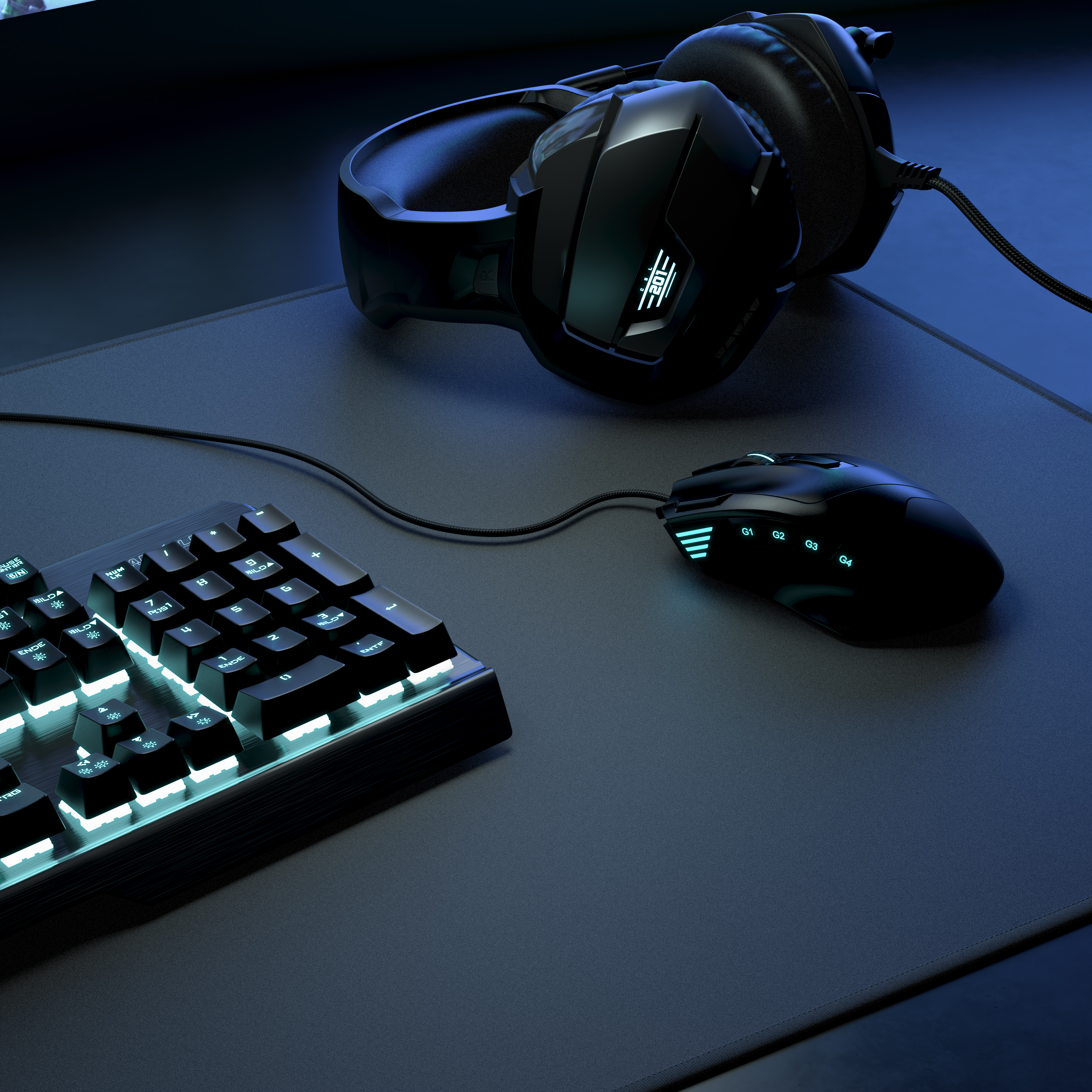 Schwarzes Gaming-Setup. Kopfhörer, Maus und Tastatur auf einem dunkelgrauen Mauspads.