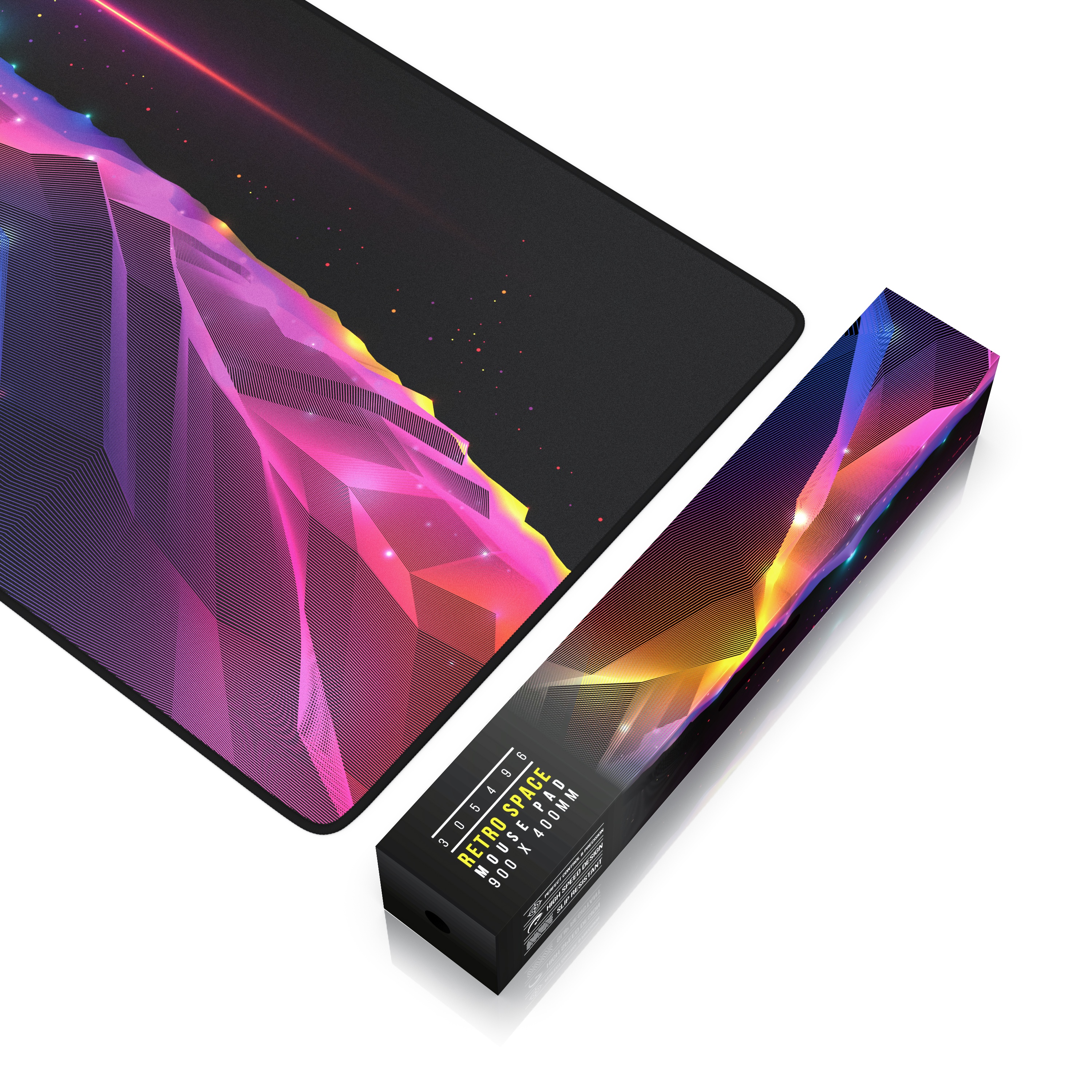 Ein Gaming-Mauspad und seine Box. Das Pad hat ein farbenfrohes Landschaftsdesign. Die Box ist schwarz mit farbenfrohen Grafiken.