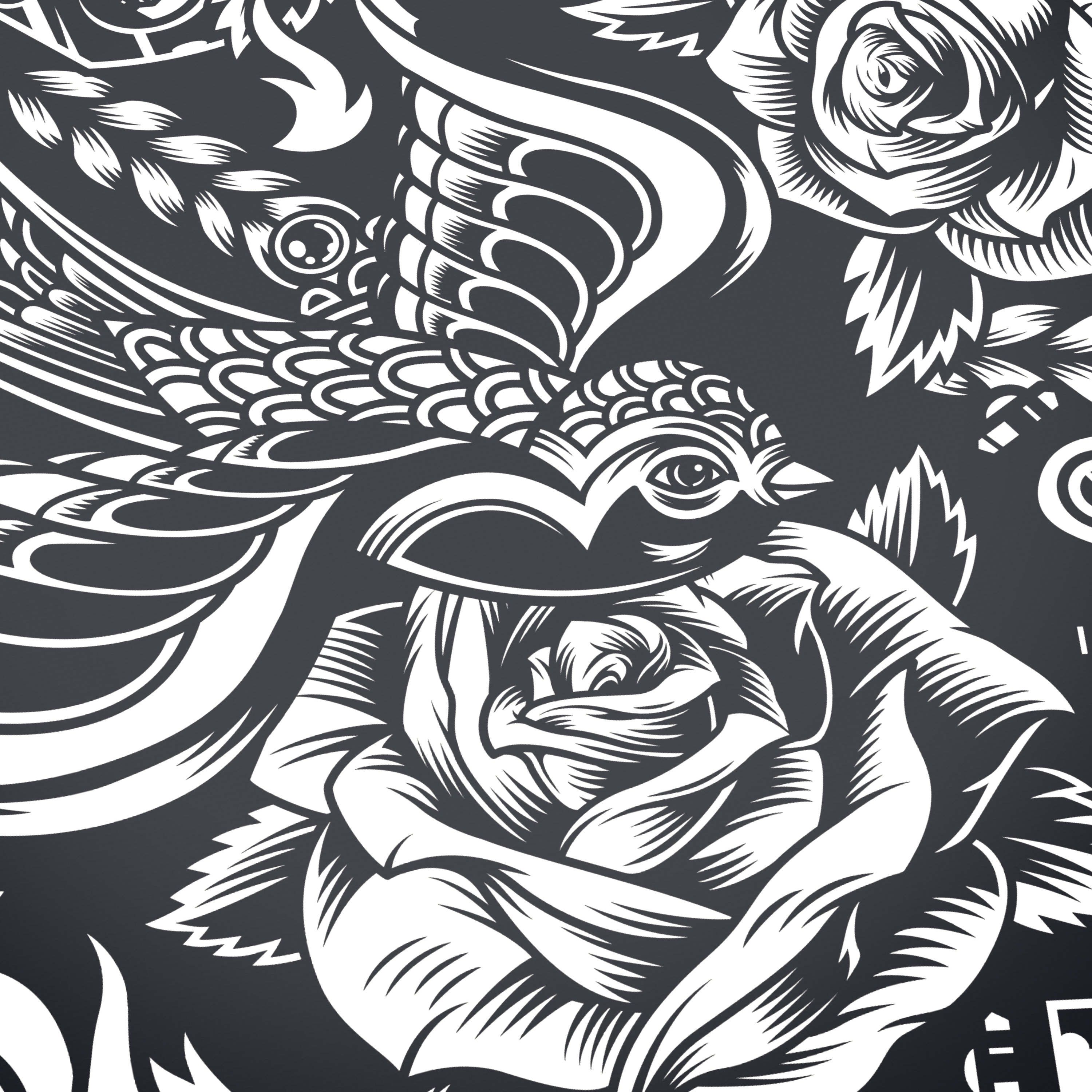 Nahaufnahme einer schwarzen Oberfläche mit weißen Rosen und Vogeldesign. Das Design ist detailliert.