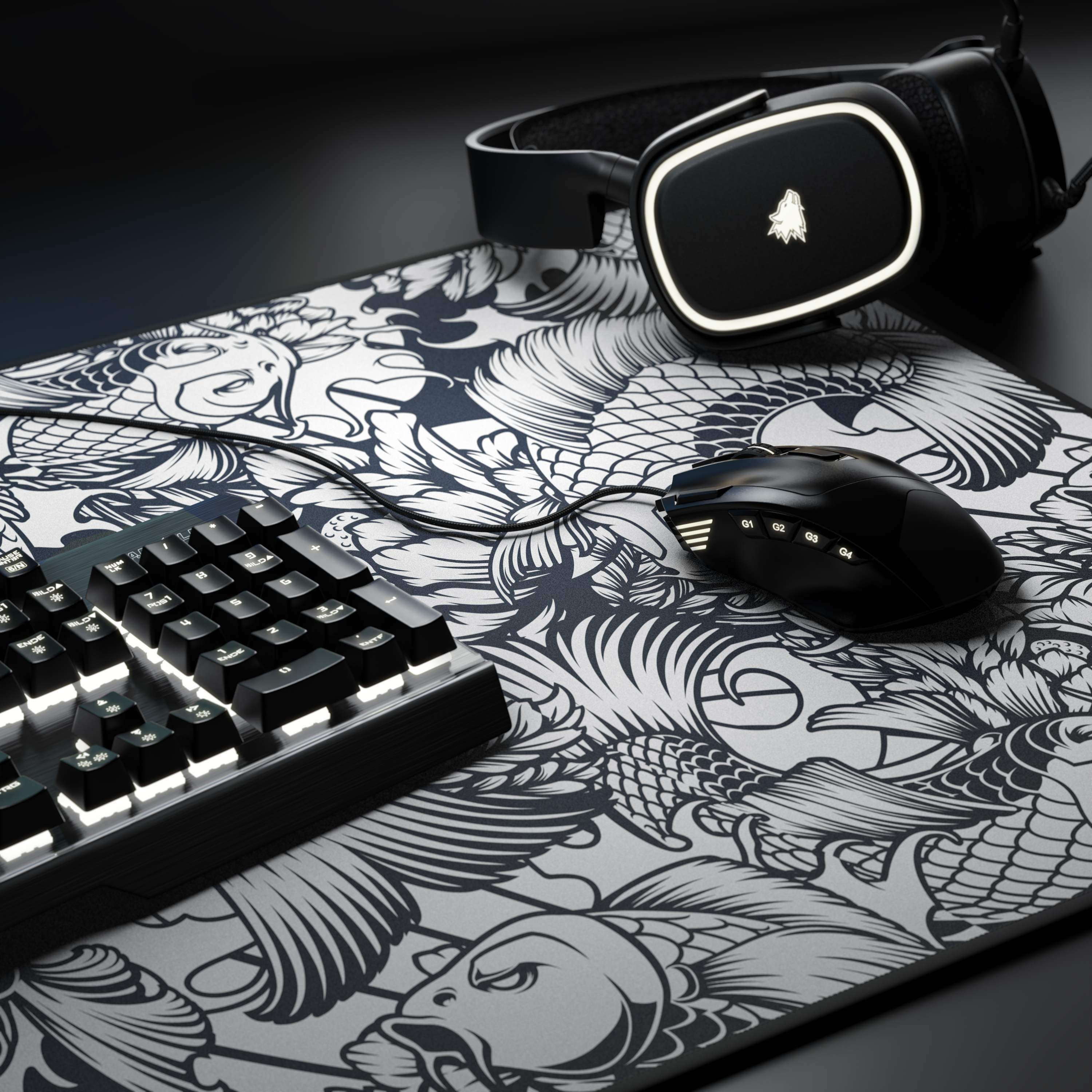 Eine schwarze Tastatur, Maus und Headset auf einem Mauspad mit einem schwarz-weißen Koi-Fisch-Design.