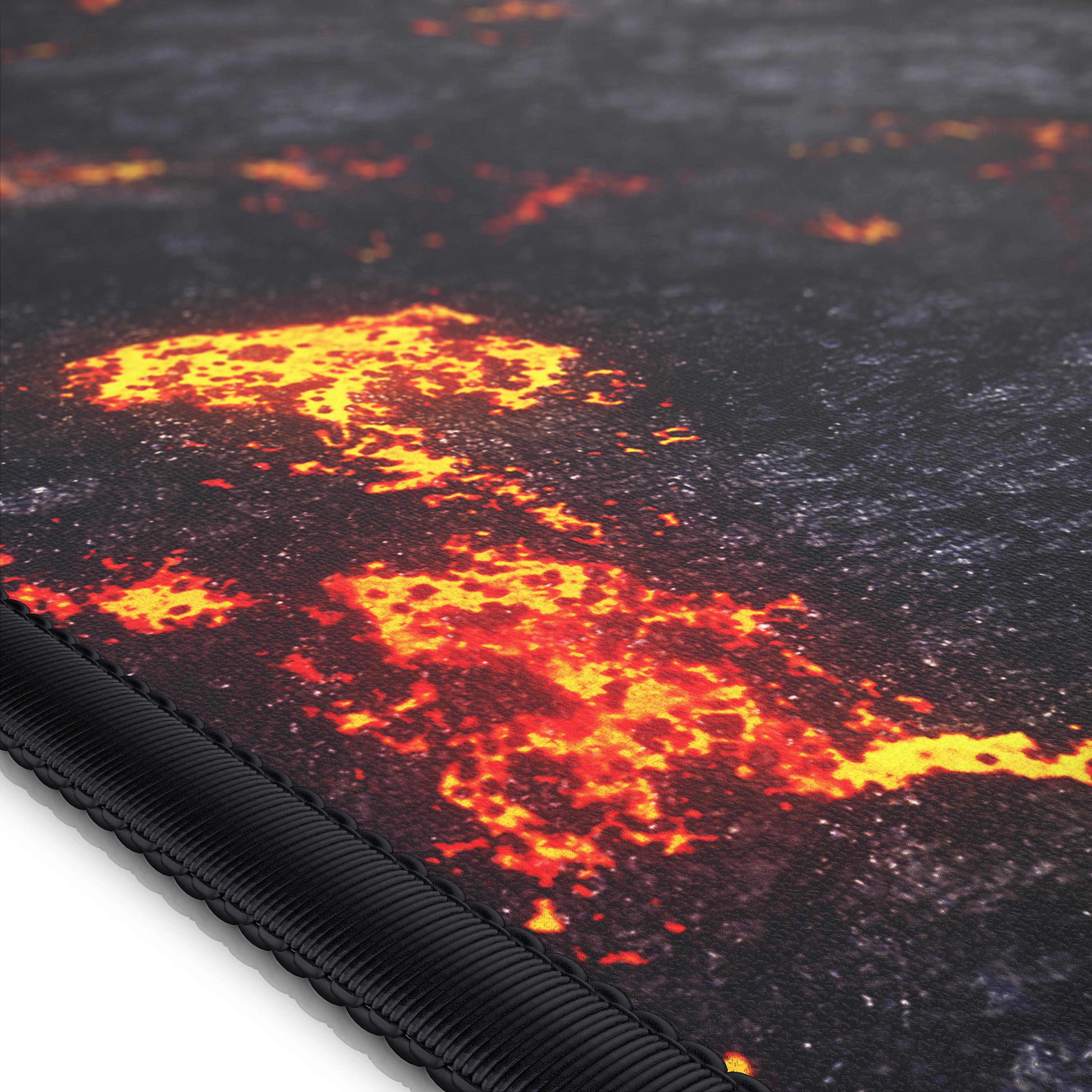 Nahaufnahme eines schwarzen Gaming-Mauspads mit Lava-Textur und schwarzem Rand.