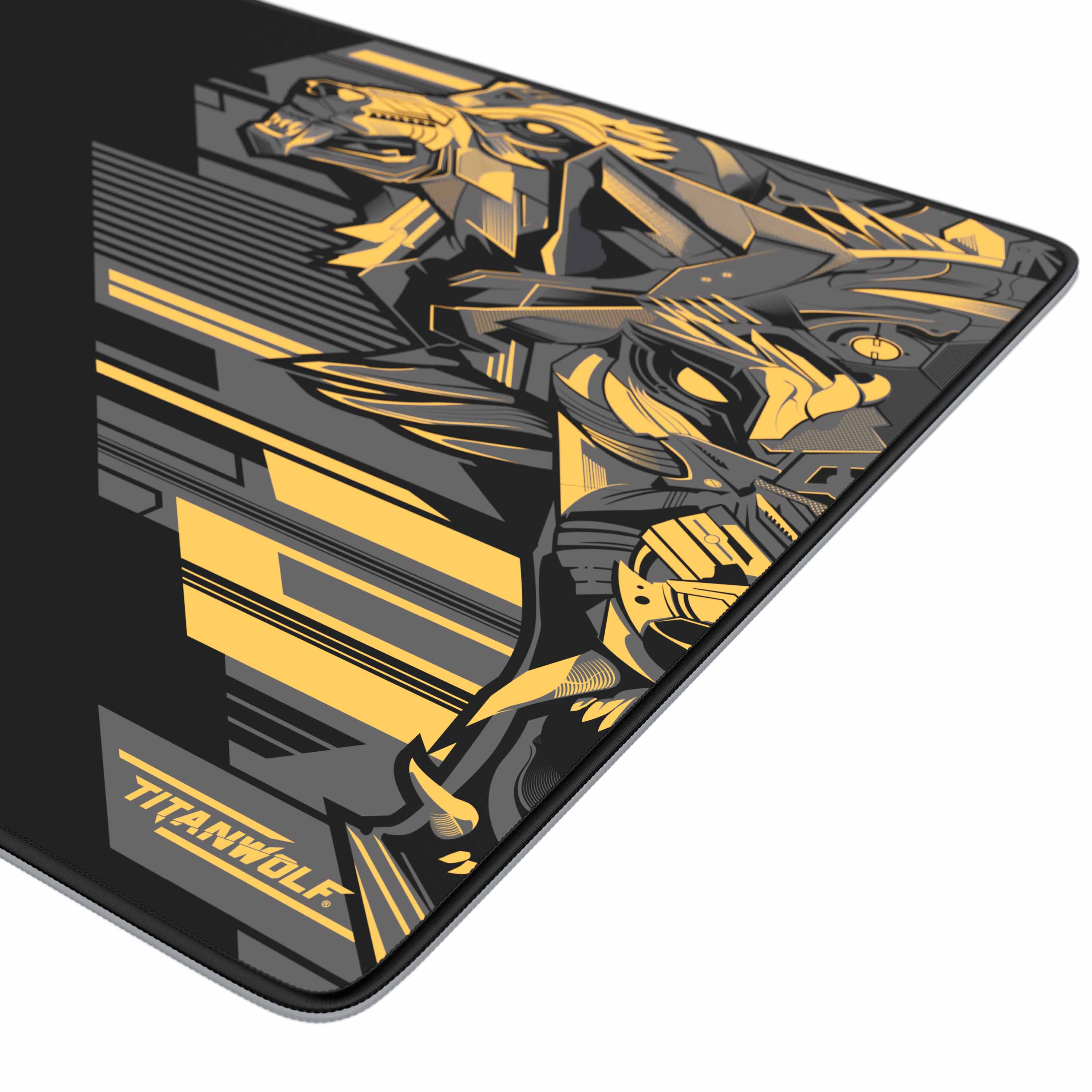 Ein schwarzes Gaming-Mauspad mit einem Wolf-Design, mit grauen und gelben Farben.