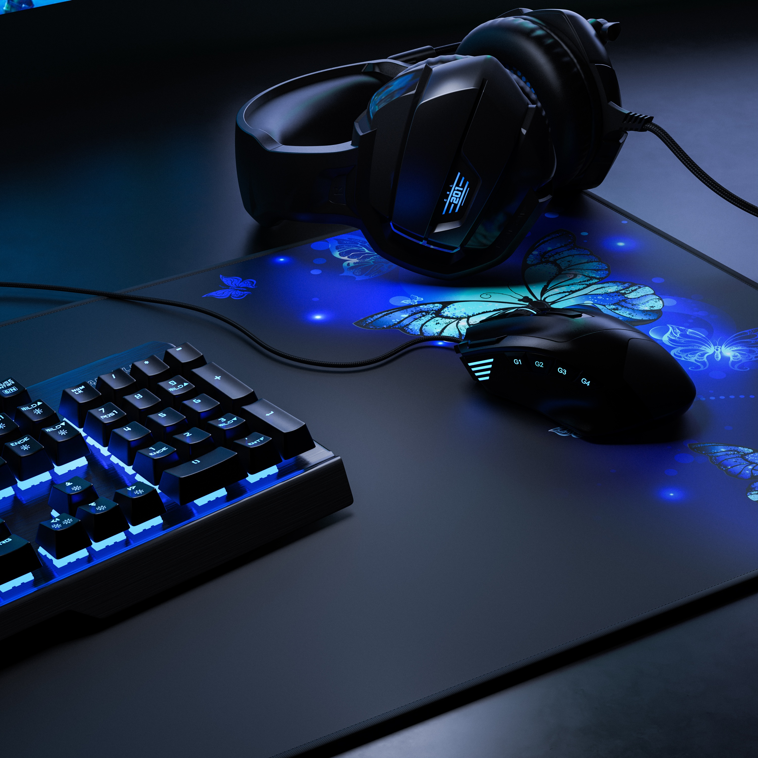 Gaming-Setup: Kopfhörer, Maus, Tastatur und Mauspad mit Schmetterlingsdesign, alles beleuchtet.