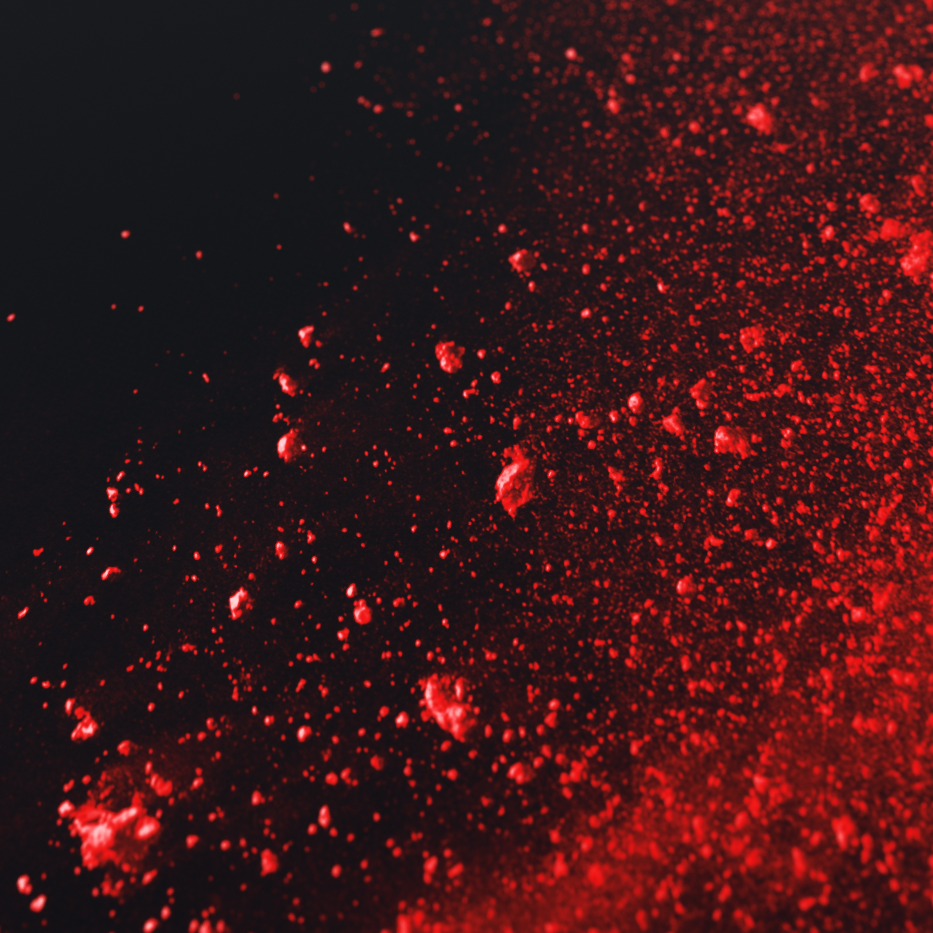 Rote Pulverexplosion auf schwarzem Hintergrund.