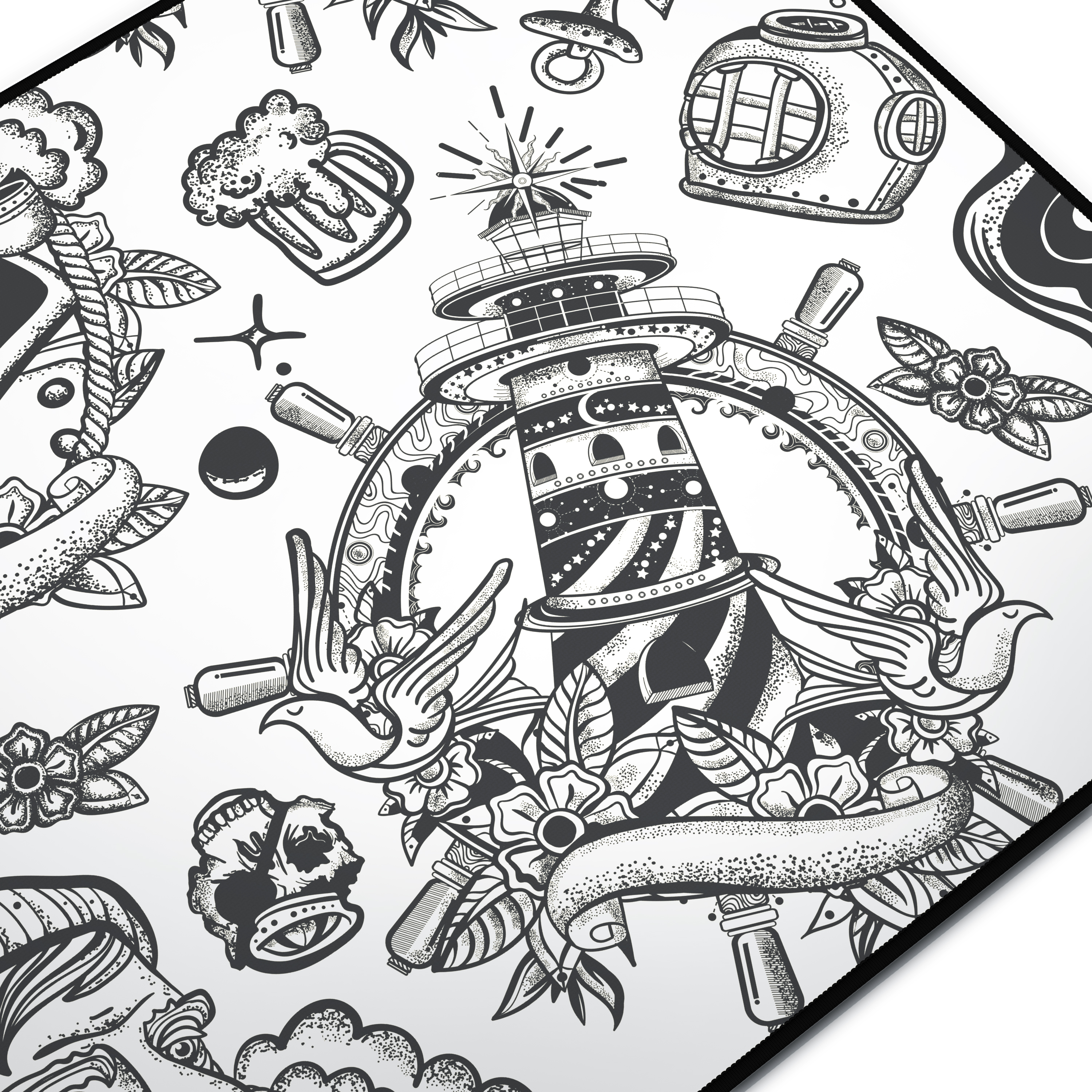 Mauspad mit Leuchtturm und Tattoo-Designelementen. Schwarz-Weiß-Illustration.