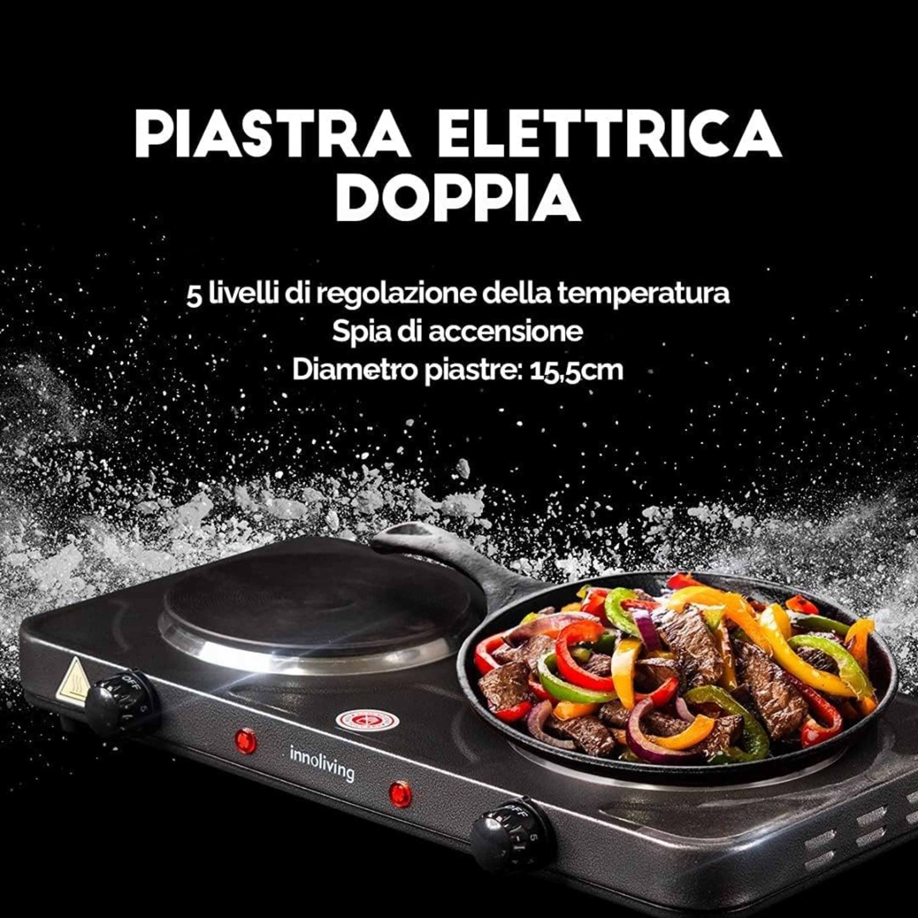 Piastra elettrica doppia nera con padella di cibo. Manopole e spie rosse visibili.