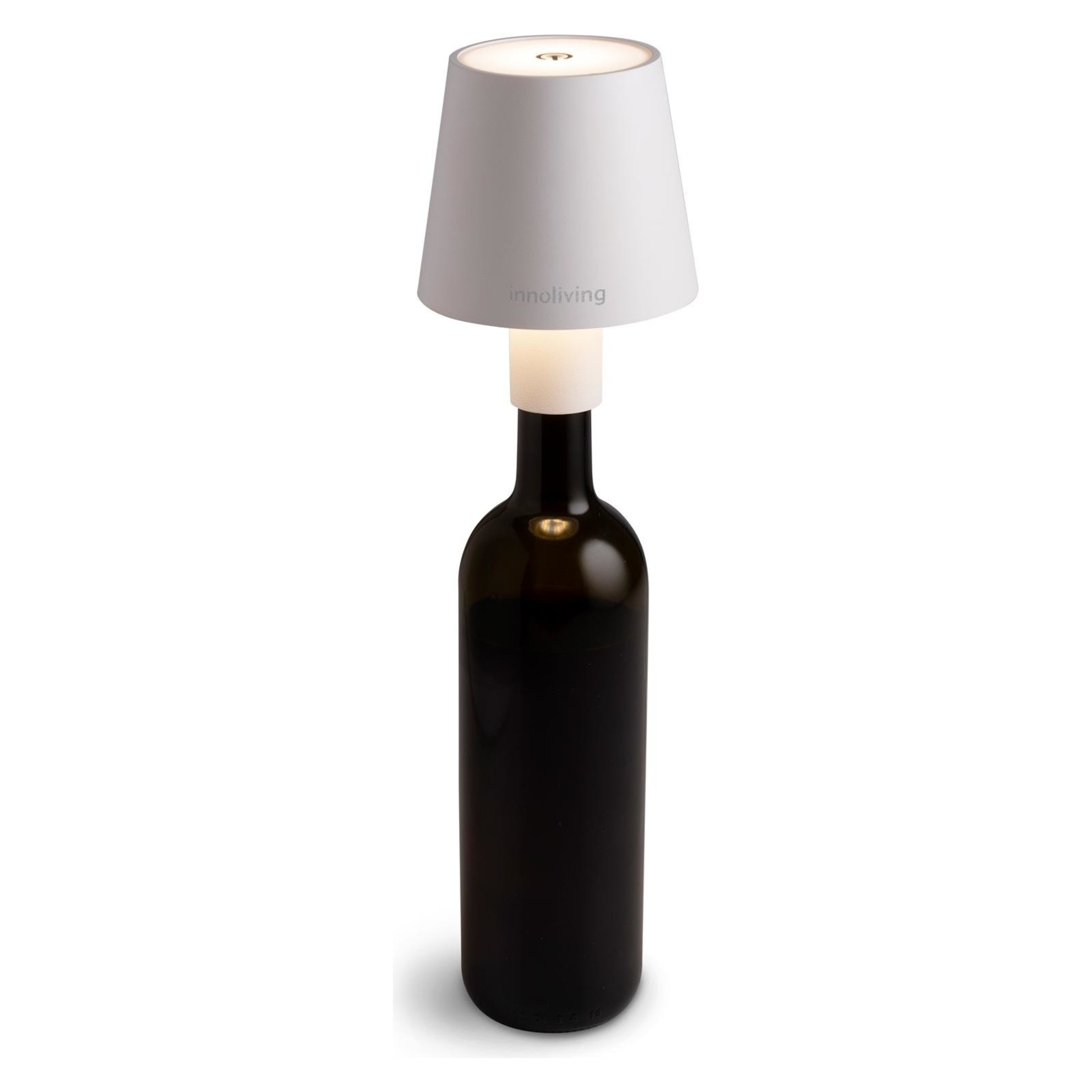 Lampada su una bottiglia di vino, paralume bianco.