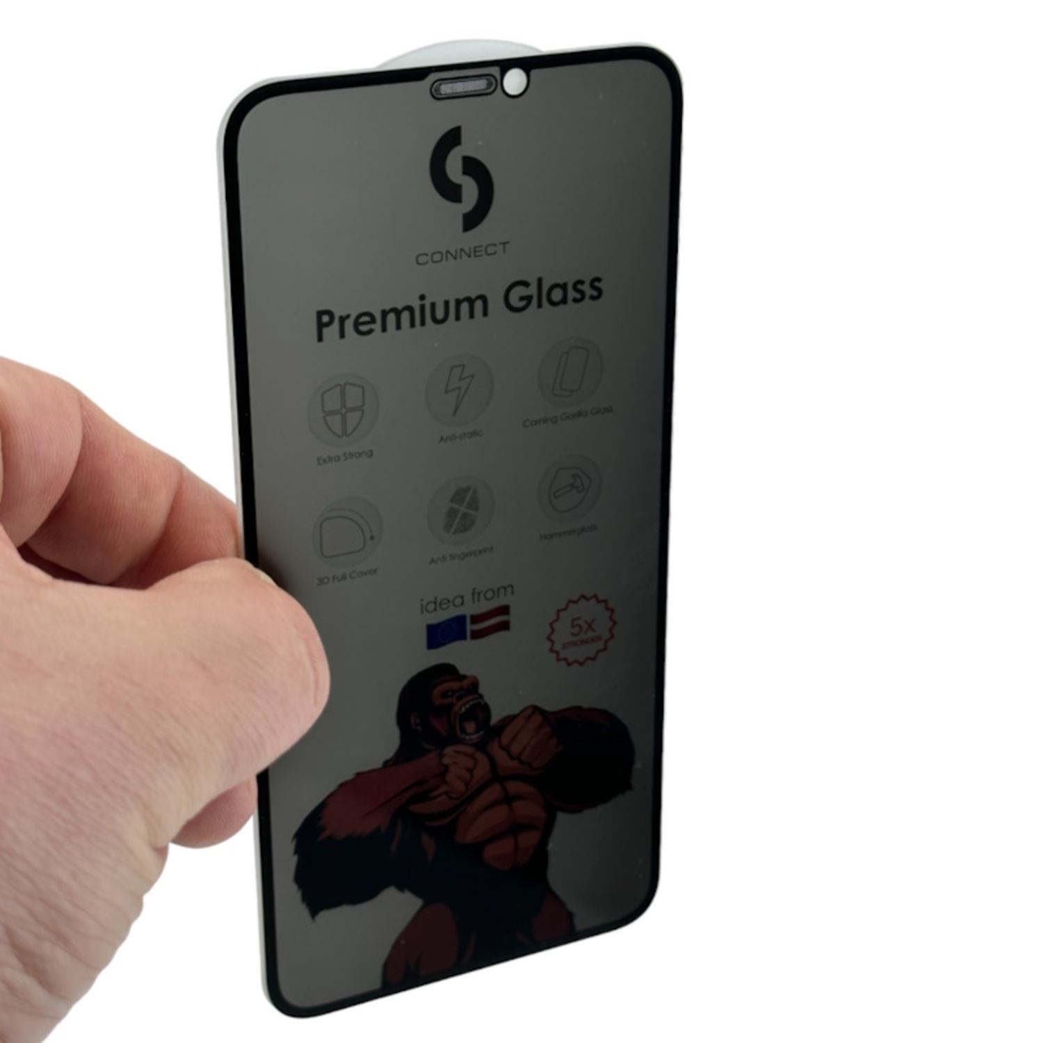 Mano sosteniendo un protector de pantalla para teléfono. Imagen de gorila visible.