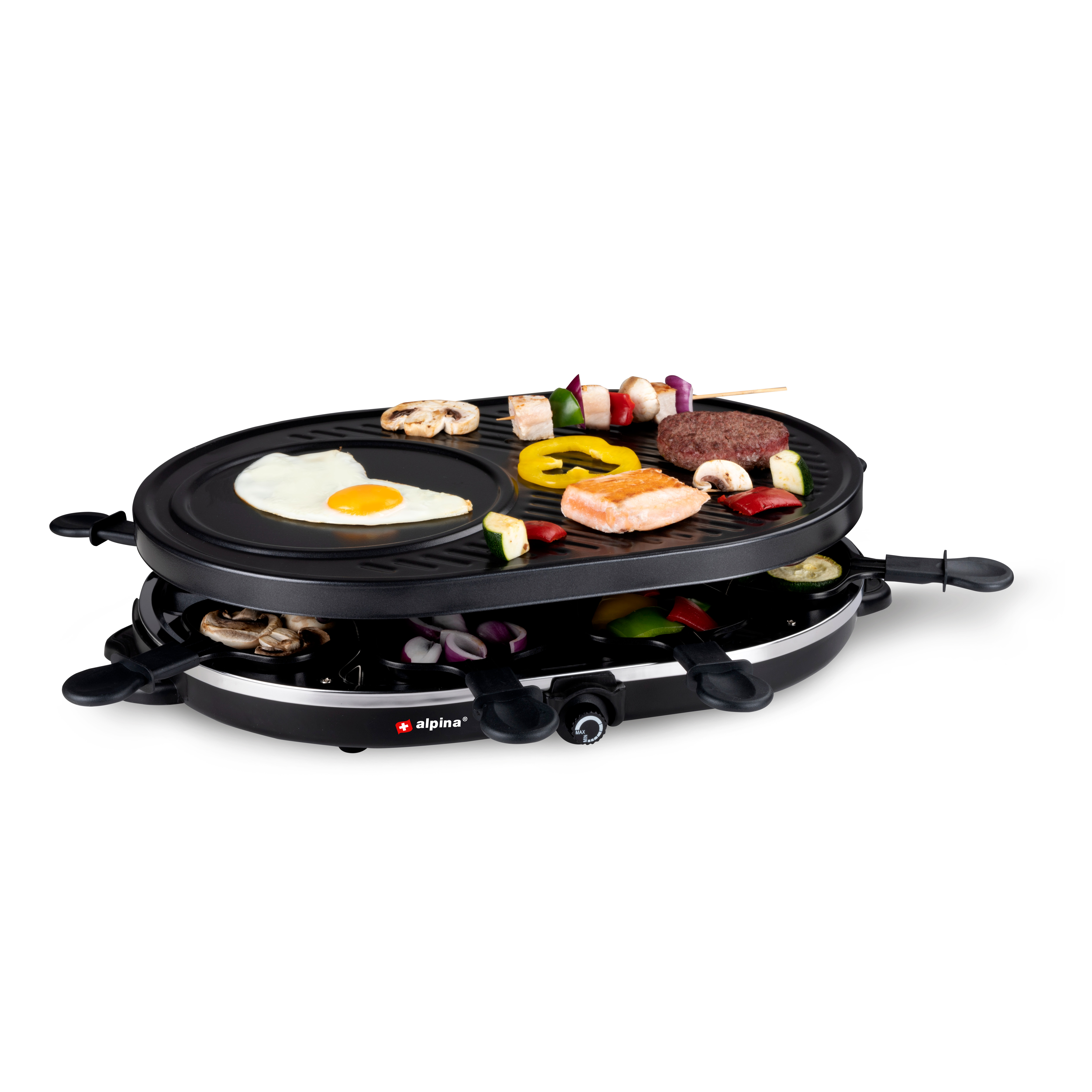 Schwarzer Raclette-Grill mit verschiedenen gekochten Speisen: Gemüse, Fleisch und Ei. Weißer Hintergrund.