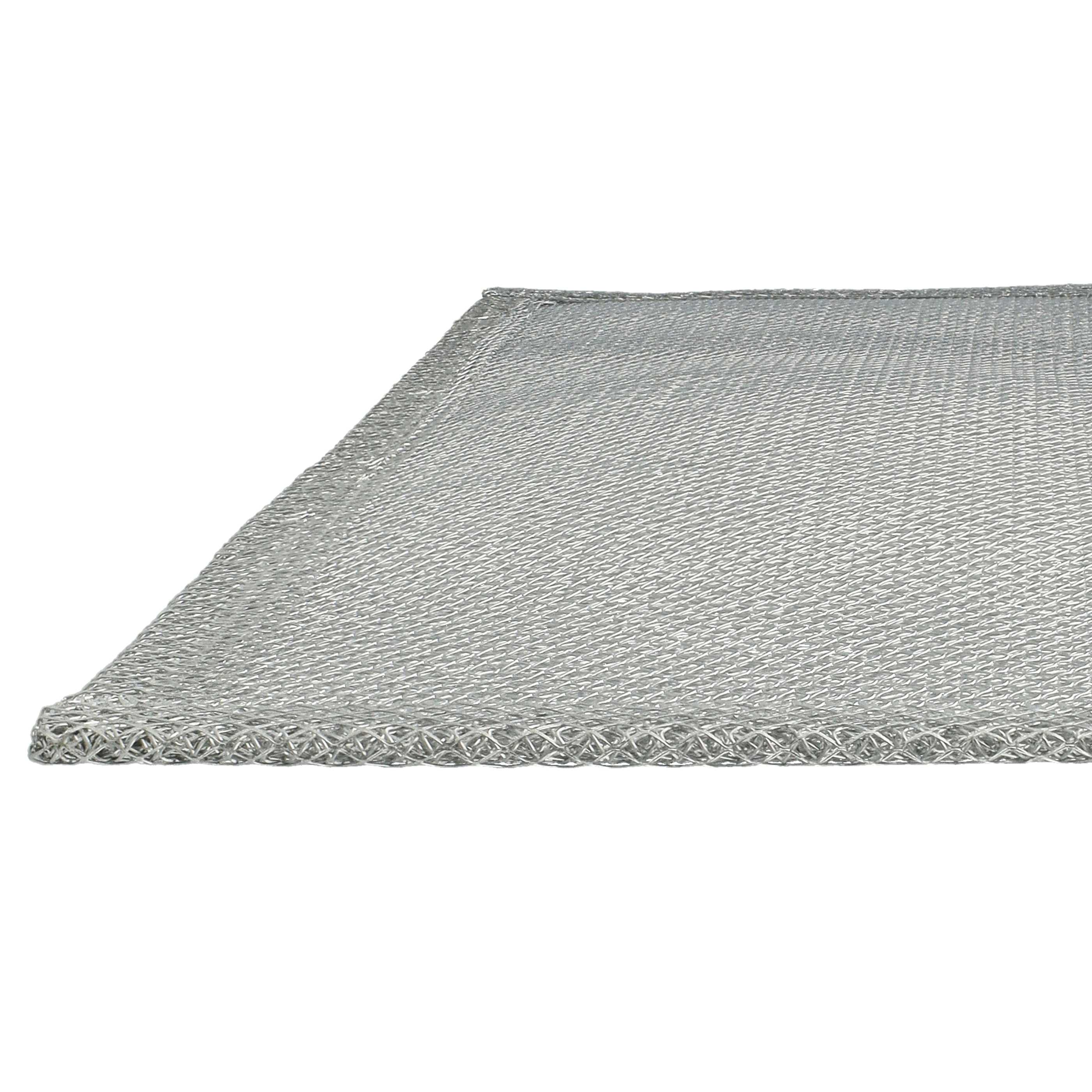 Metall-Luftfiltergewebe. Das Gewebe ist ein feines, silbernfarbenes Material.