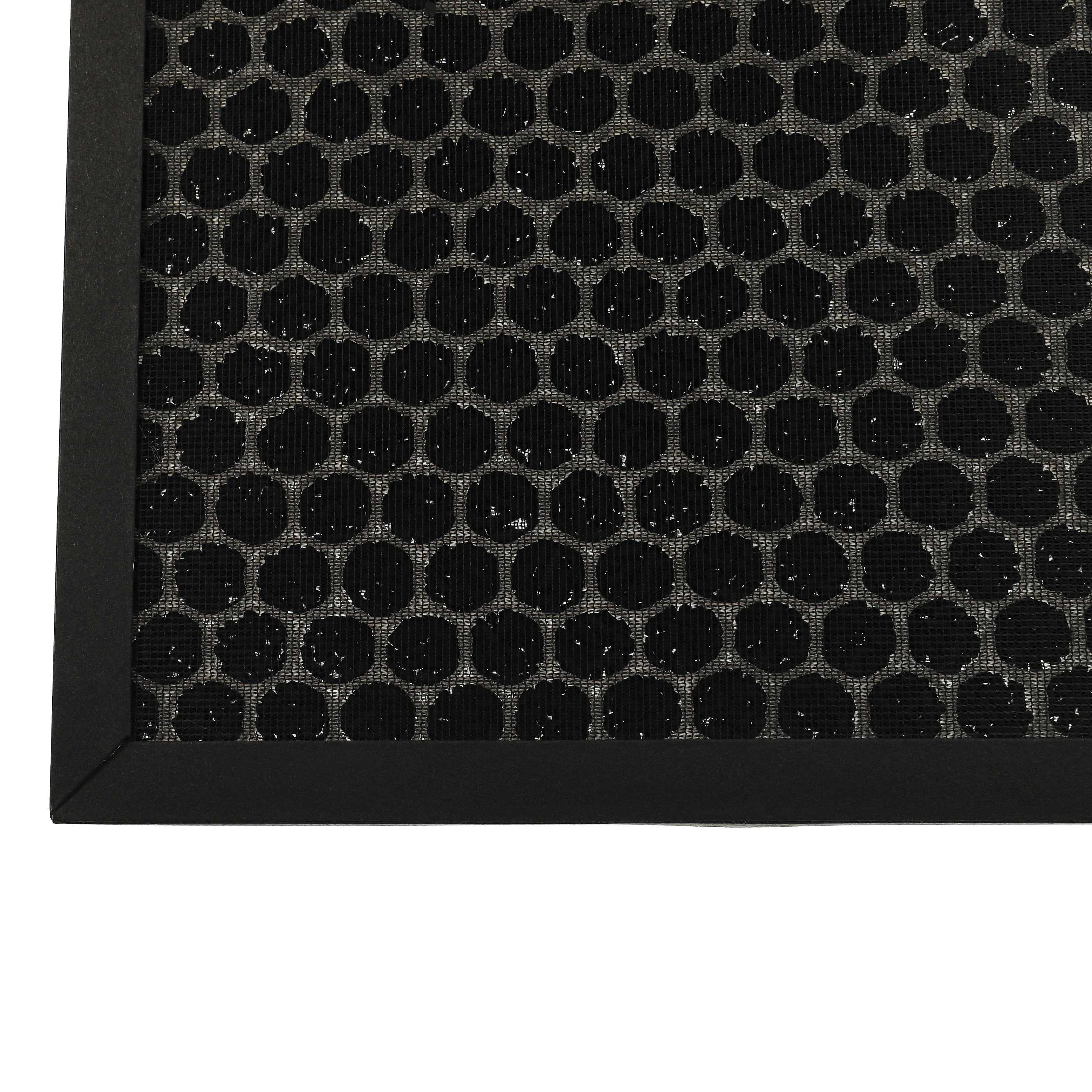Schwarzer Luftfilter mit Wabenmuster. Der Filter befindet sich in einem schwarzen Rahmen.