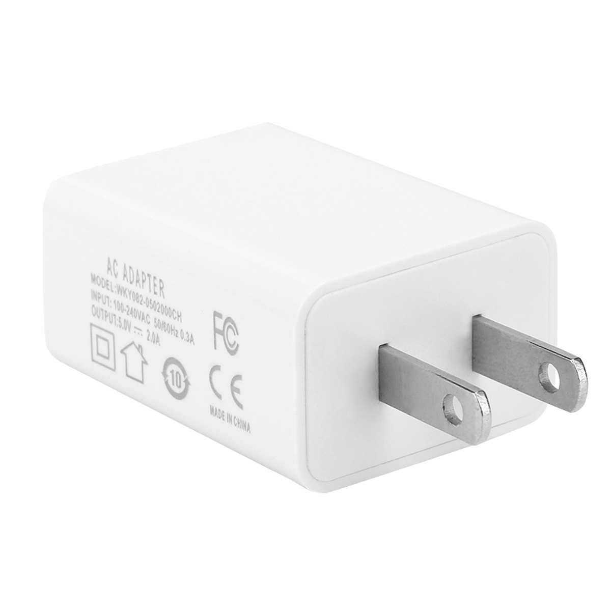 Weißes Netzteil mit amerikanischem Stecker und Kennzeichnungen, hergestellt in China.