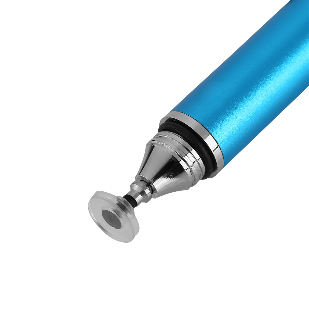 Ein blauer Stift mit silberner Metallspitze, Nahaufnahme vor weißem Hintergrund.