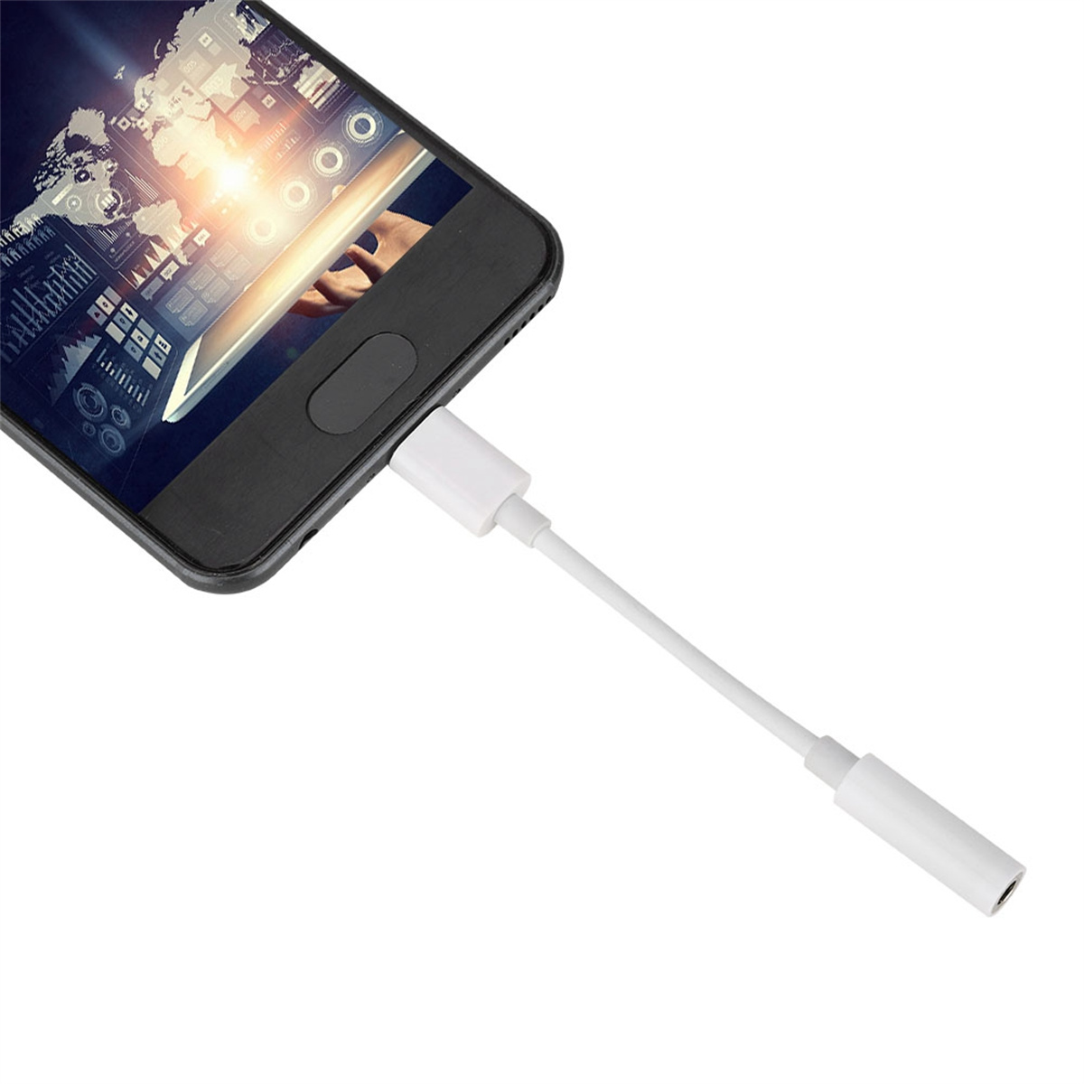 Schwarzes Telefon mit weißem Kabel. Der Hintergrund ist weiß.