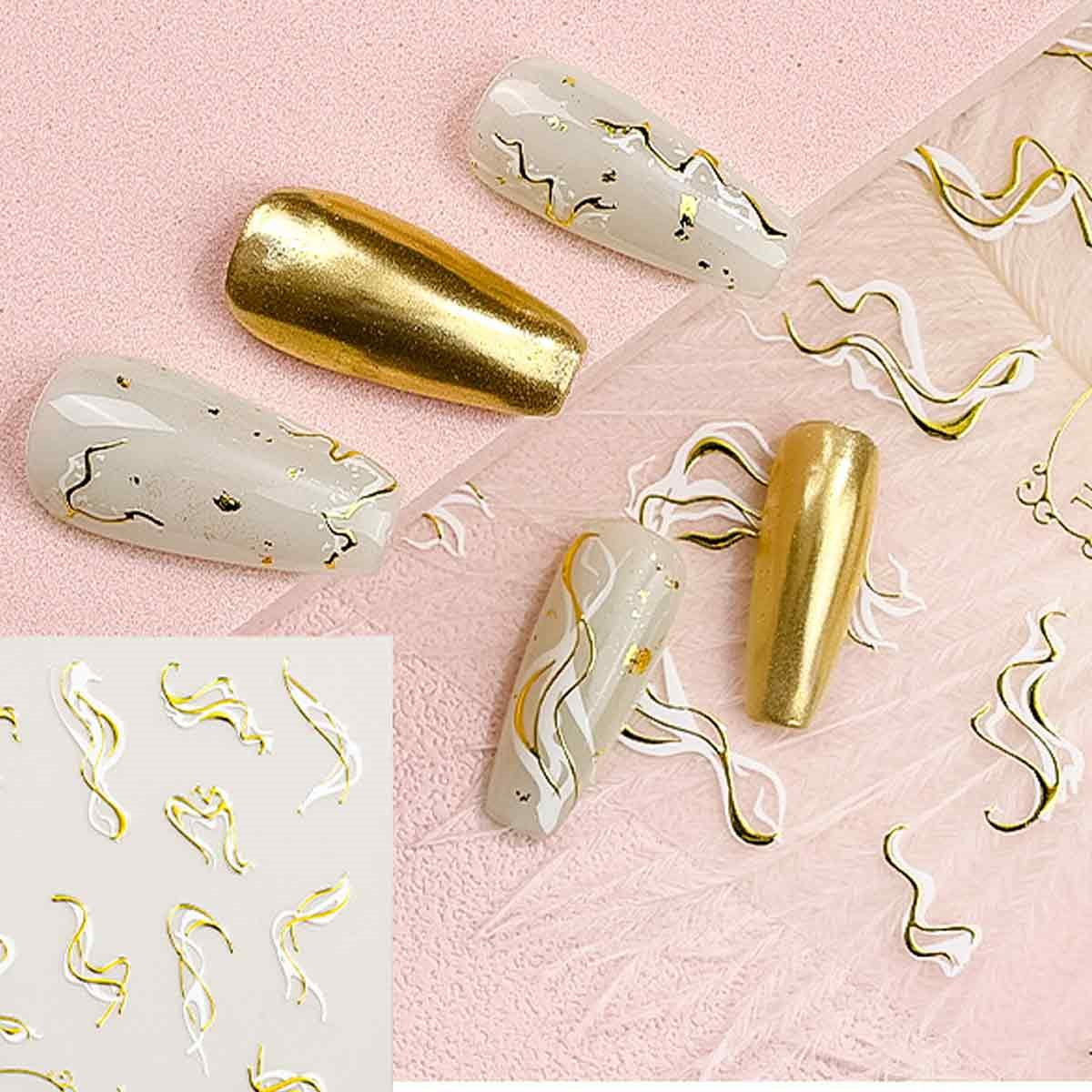 Nagelkunst-Aufkleber mit goldfarbenen, wellenförmigen Linien auf weißem und goldenem Nagellack, auf pinkfarbenem Hintergrund.