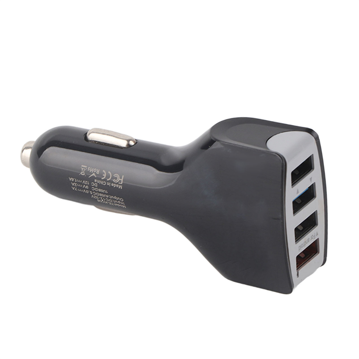 Ein schwarzes Autoladegerät mit vier USB-Anschlüssen, abgewinkelt, um das Ladeende zu zeigen.