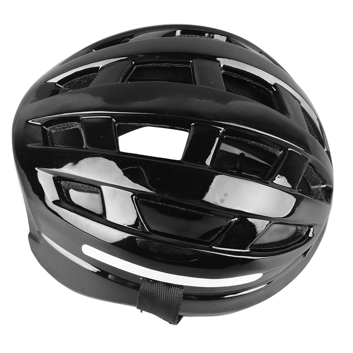 Ein schwarzer Fahrradhelm mit Belüftungsöffnungen und einem Riemen. Der Helm ist glänzend.