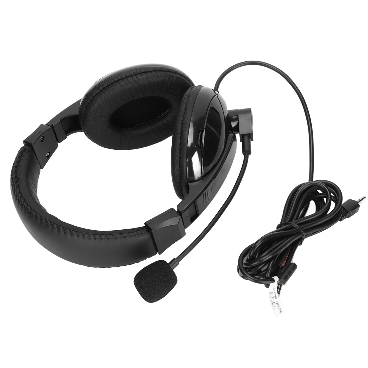 Schwarze Kopfhörer mit Mikrofon und Kabel auf weißem Untergrund.
