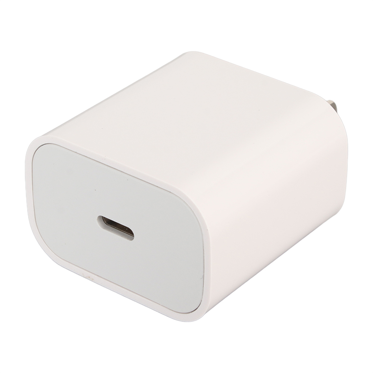 Ein weißes Ladegerät mit einem USB-C-Anschluss. Es hat einen rechteckigen Körper und einen Stecker für die Stromversorgung.