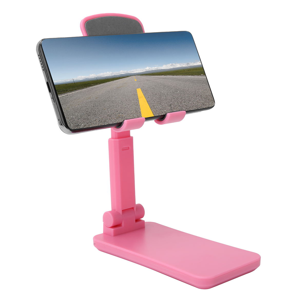 Ein rosa Telefonständer, der ein Smartphone hält, das eine Straße mit gelben Linien zeigt, auf weißem Hintergrund.