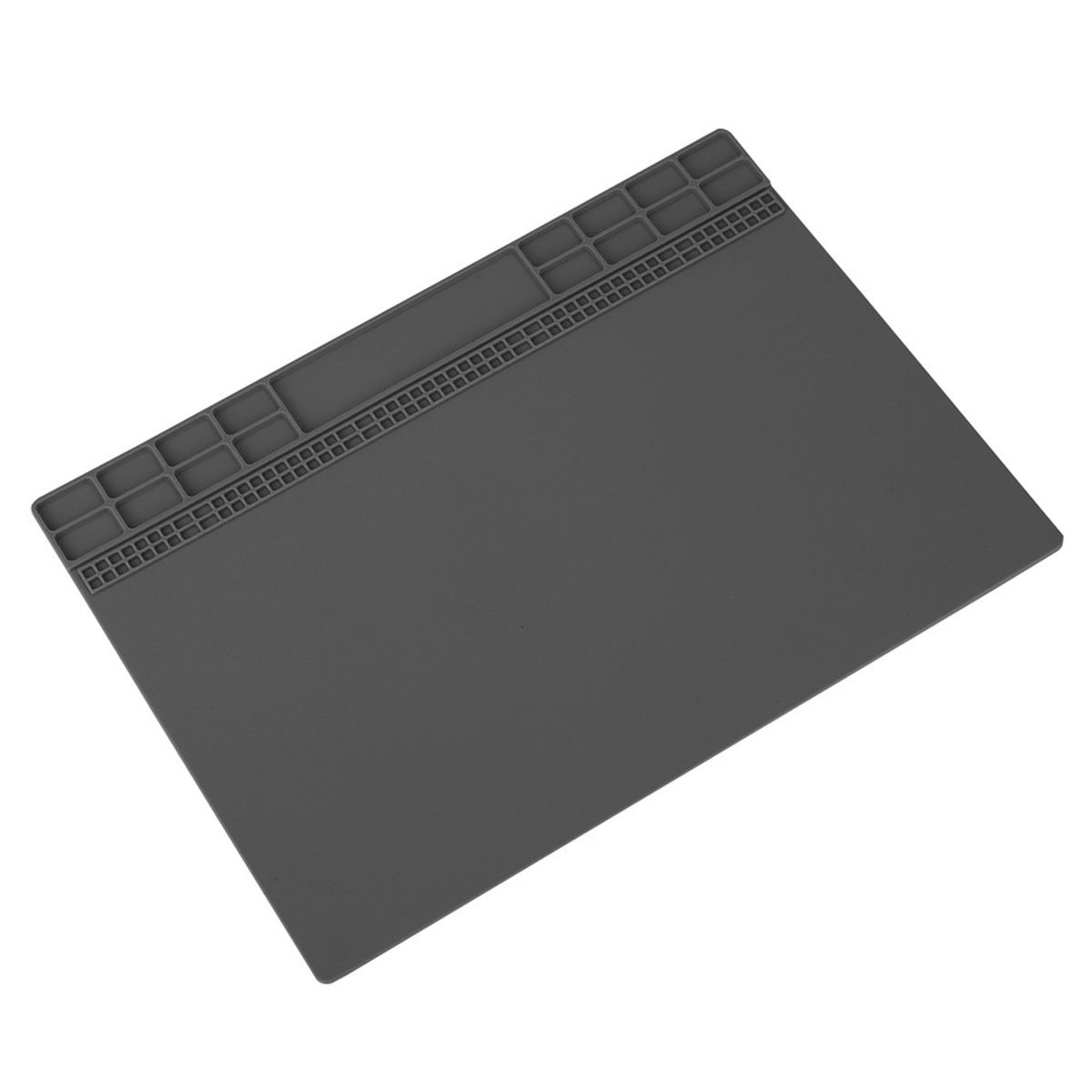 Graue rechteckige Matte mit Rastermuster, üblich für Elektronikarbeiten.