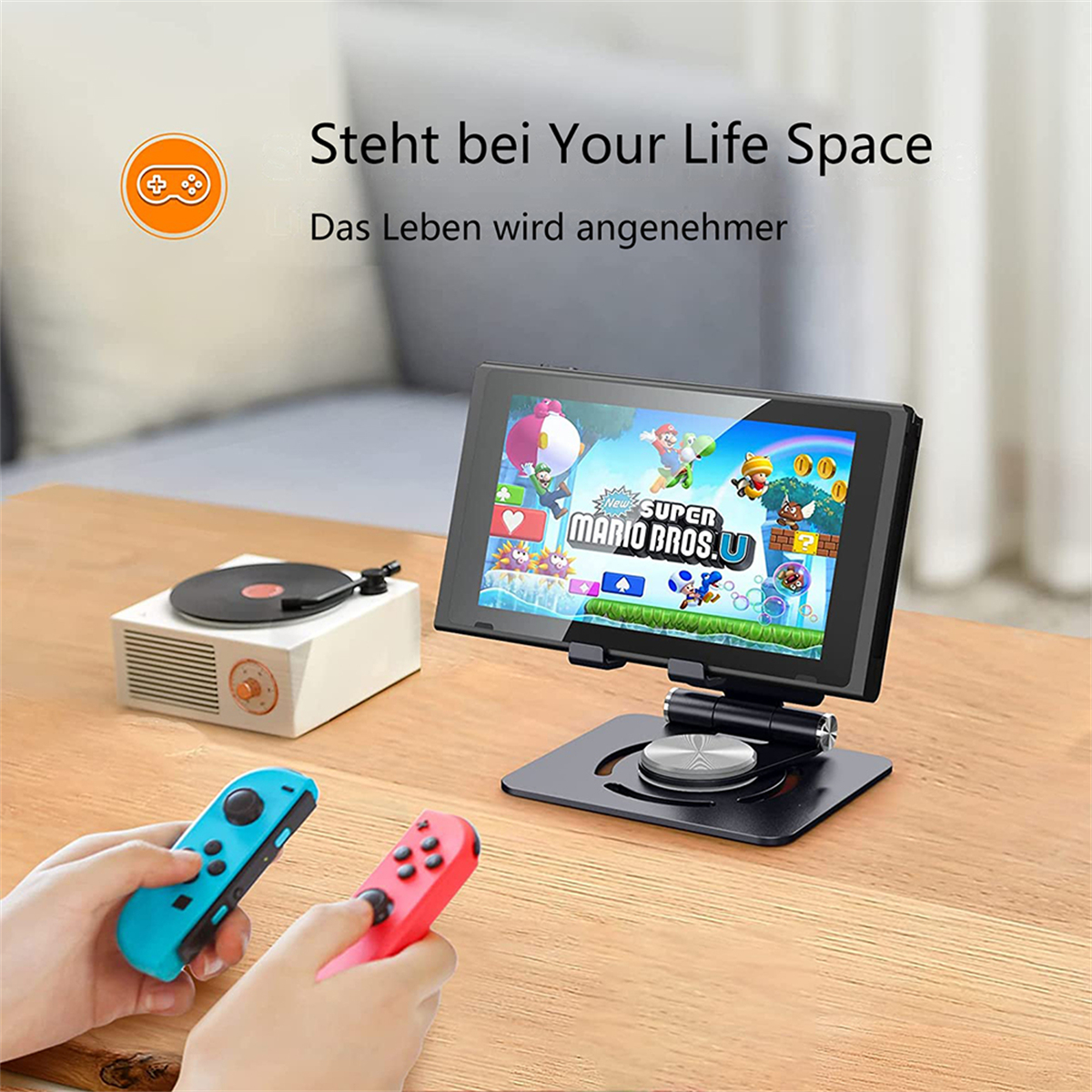 Eine Spielkonsole mit einem auf dem Bildschirm angezeigten Spiel, Controllern und einem Plattenspieler.