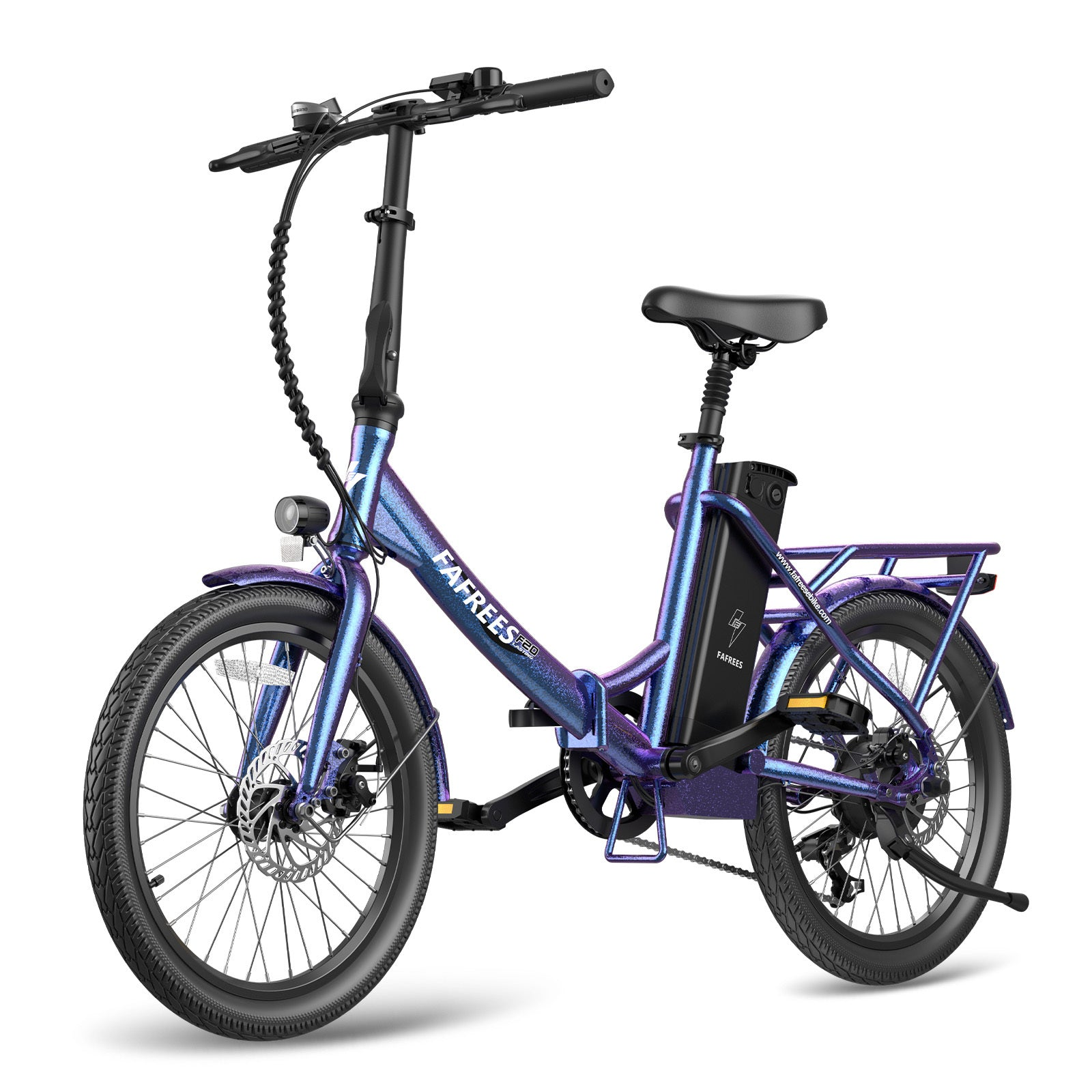 Una bici elettrica viola con pneumatici neri e una batteria è esposta in uno studio.