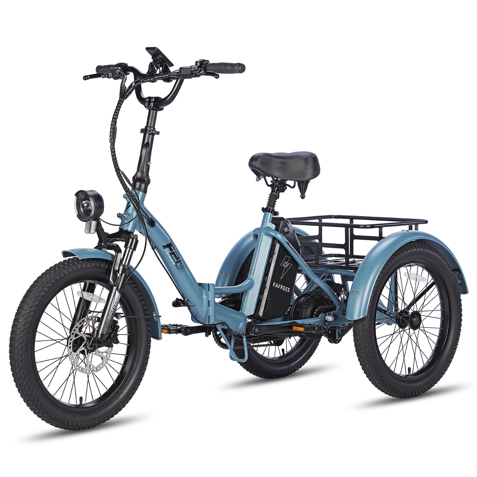 Un triciclo elettrico, blu, con un cestino nero sul retro, su sfondo bianco.