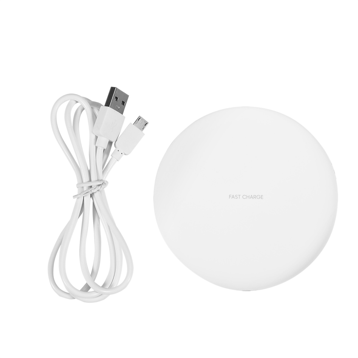 Ein weißes kabelloses Ladegerät und ein weißes USB-Kabel. Schnellladung ist auf dem Ladegerät gedruckt.