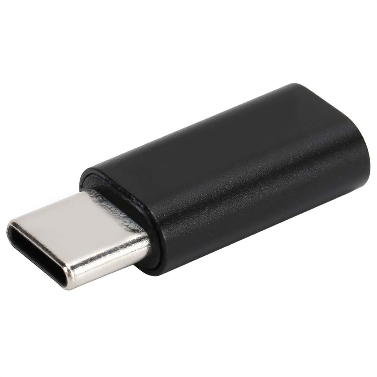 Nahaufnahme eines schwarzen USB-C-Adapters mit silbernem Stecker auf weißem Hintergrund.