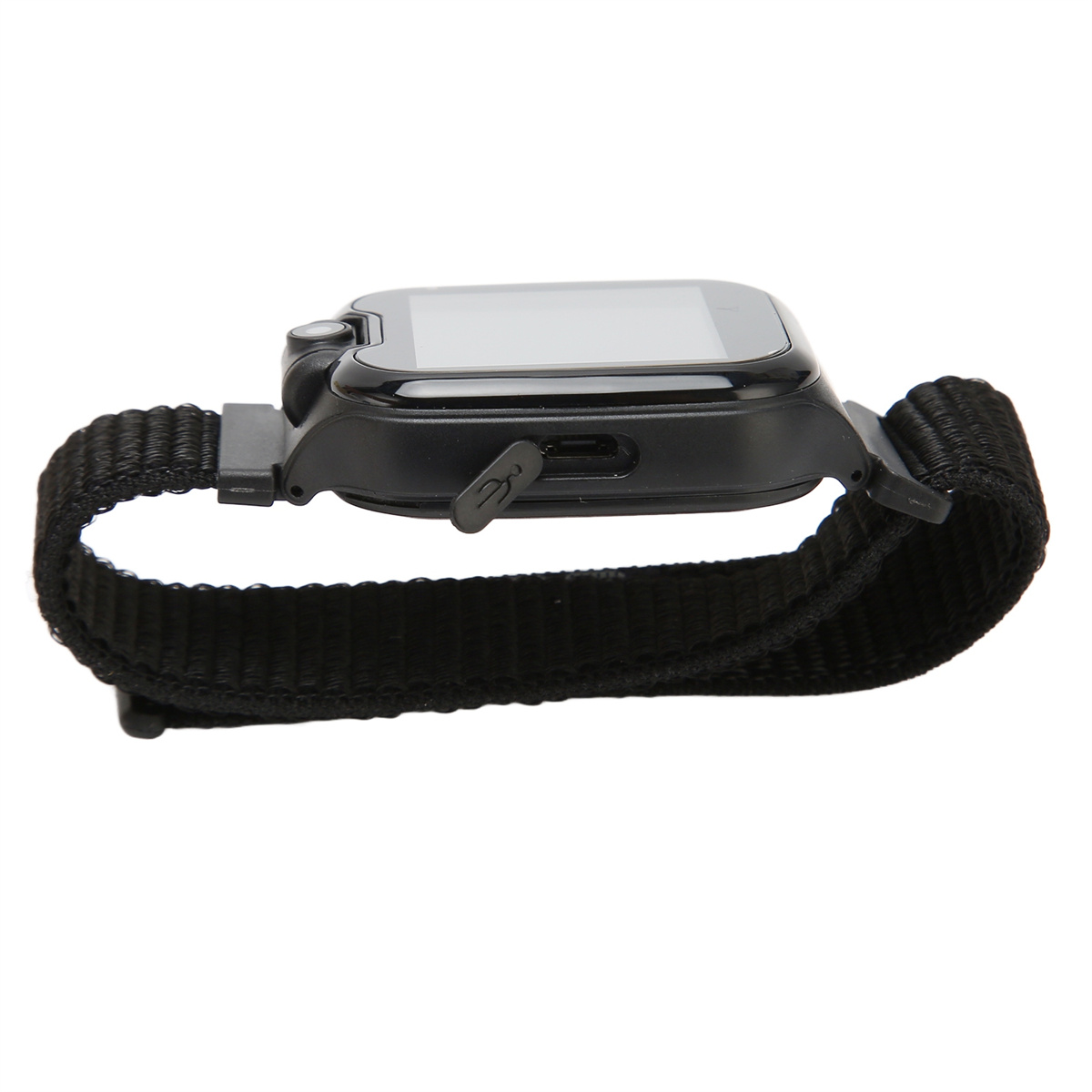 Schwarze Smartwatch mit schwarzem Stoffarmband. Das Zifferblatt ist sichtbar.