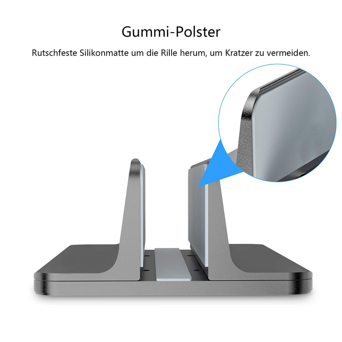 Silberner Ständer mit zwei vertikalen Haltern und grauem Sockel, blauer Pfeil.
