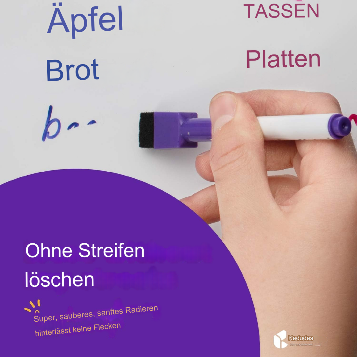 Eine Hand, die einen Stift hält und auf eine Tafel schreibt. Wörter und ein lila Radiergummi sind sichtbar.