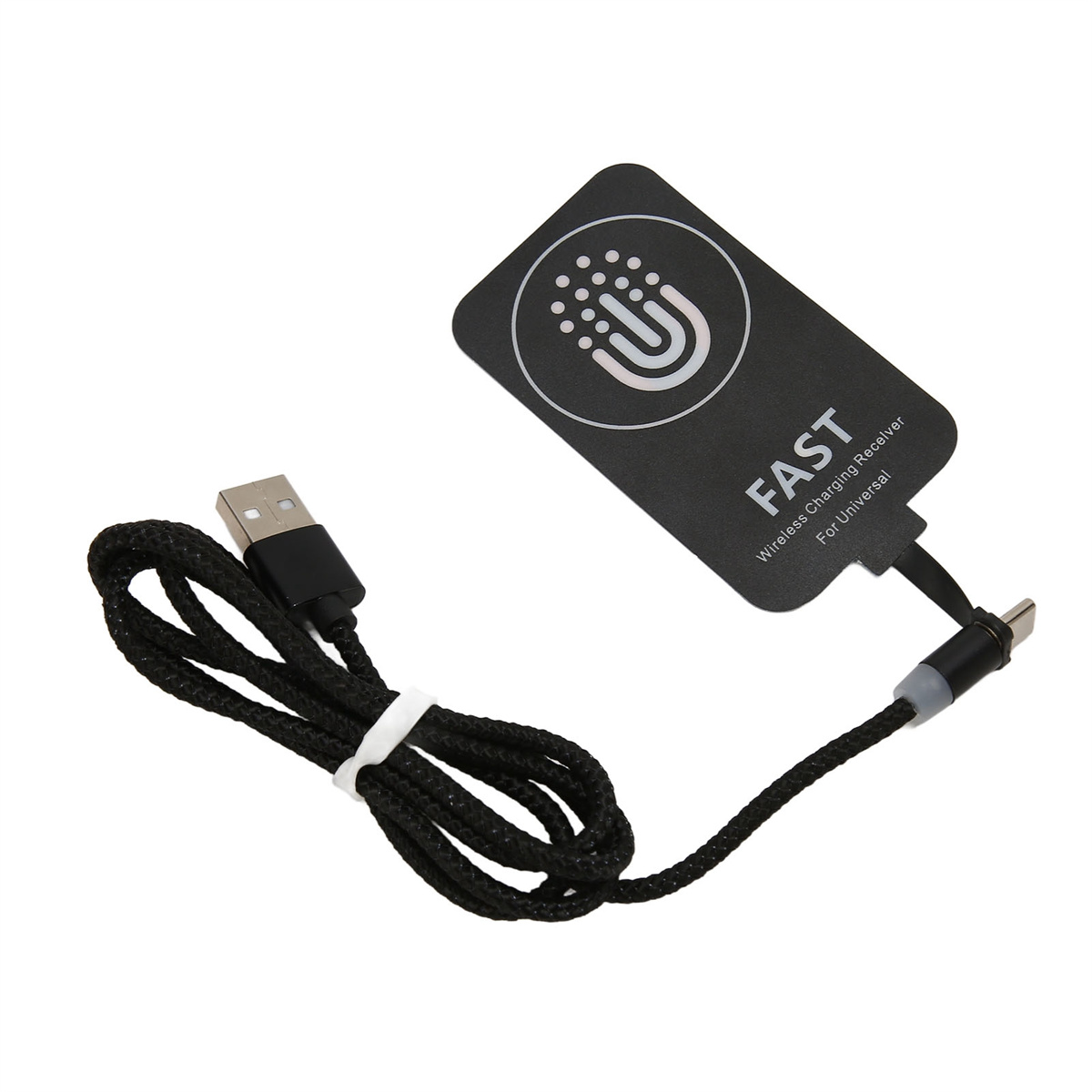 Ein schwarzer drahtloser Empfänger zum Aufladen mit angeschlossenem USB-Kabel.