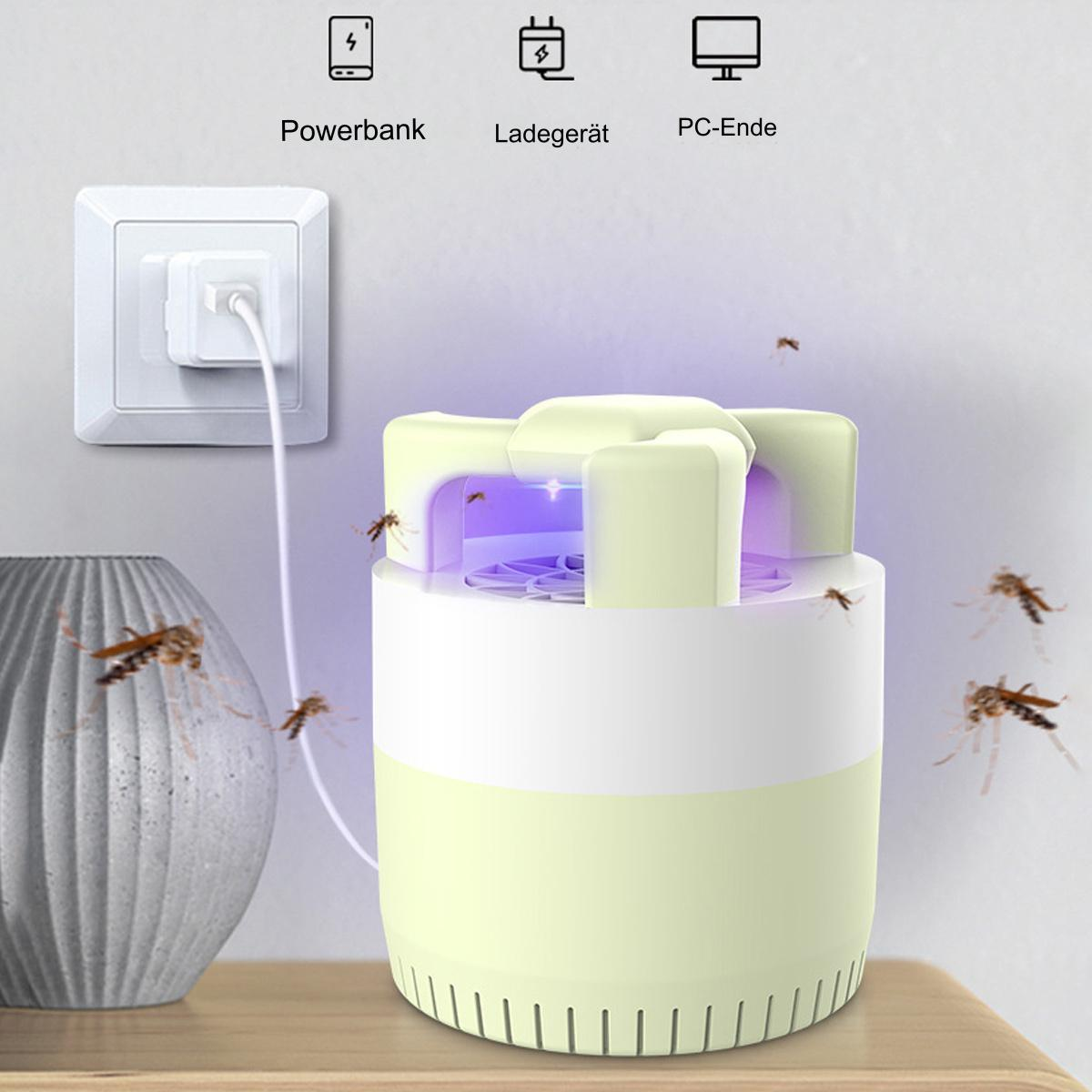 Moskitofalle in der Nähe einer Steckdose. Insekten werden von dem UV-Licht angezogen.
