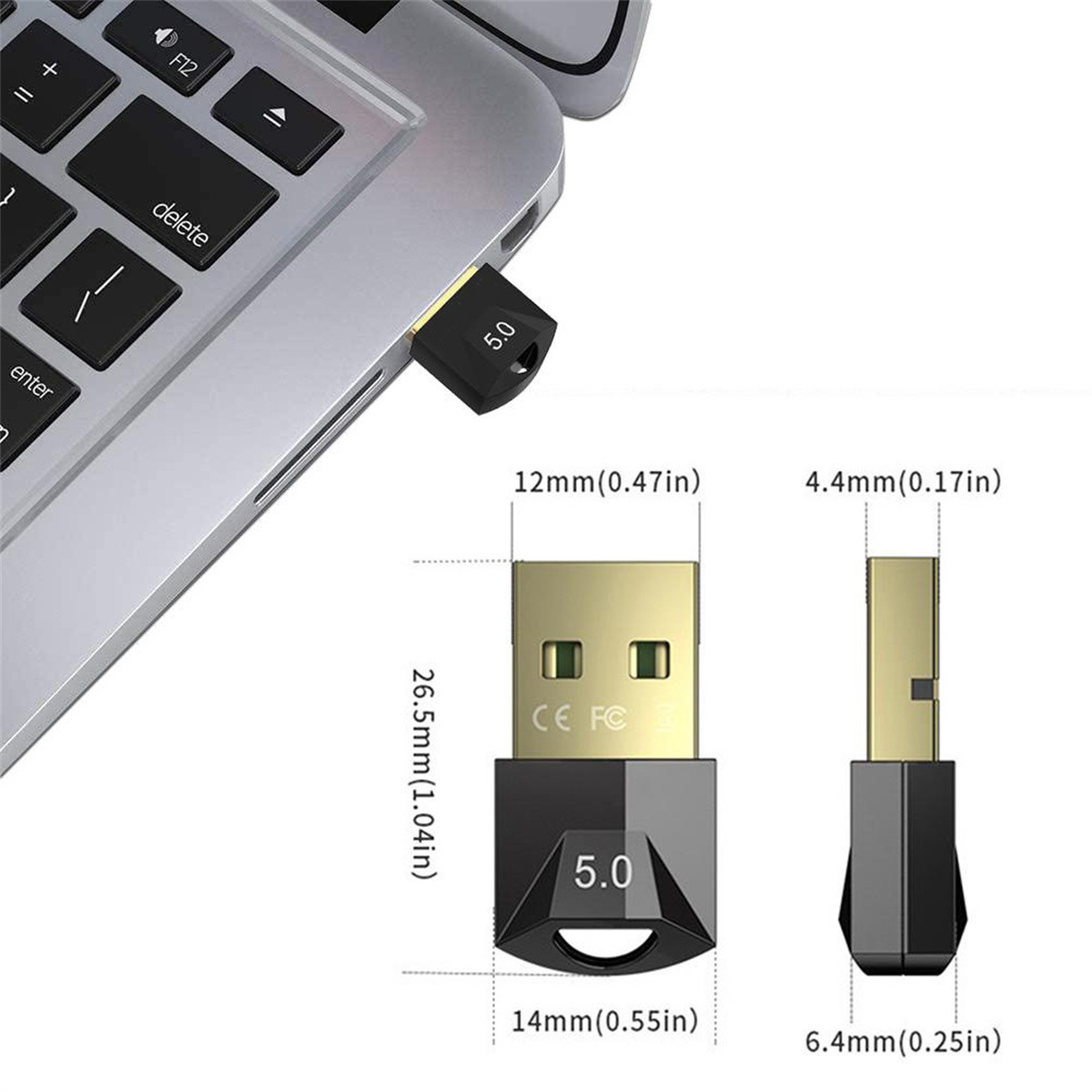 USB-Bluetooth-Adapter an einem Laptop angeschlossen. Abmessungen sind auf dem Adapter angegeben.