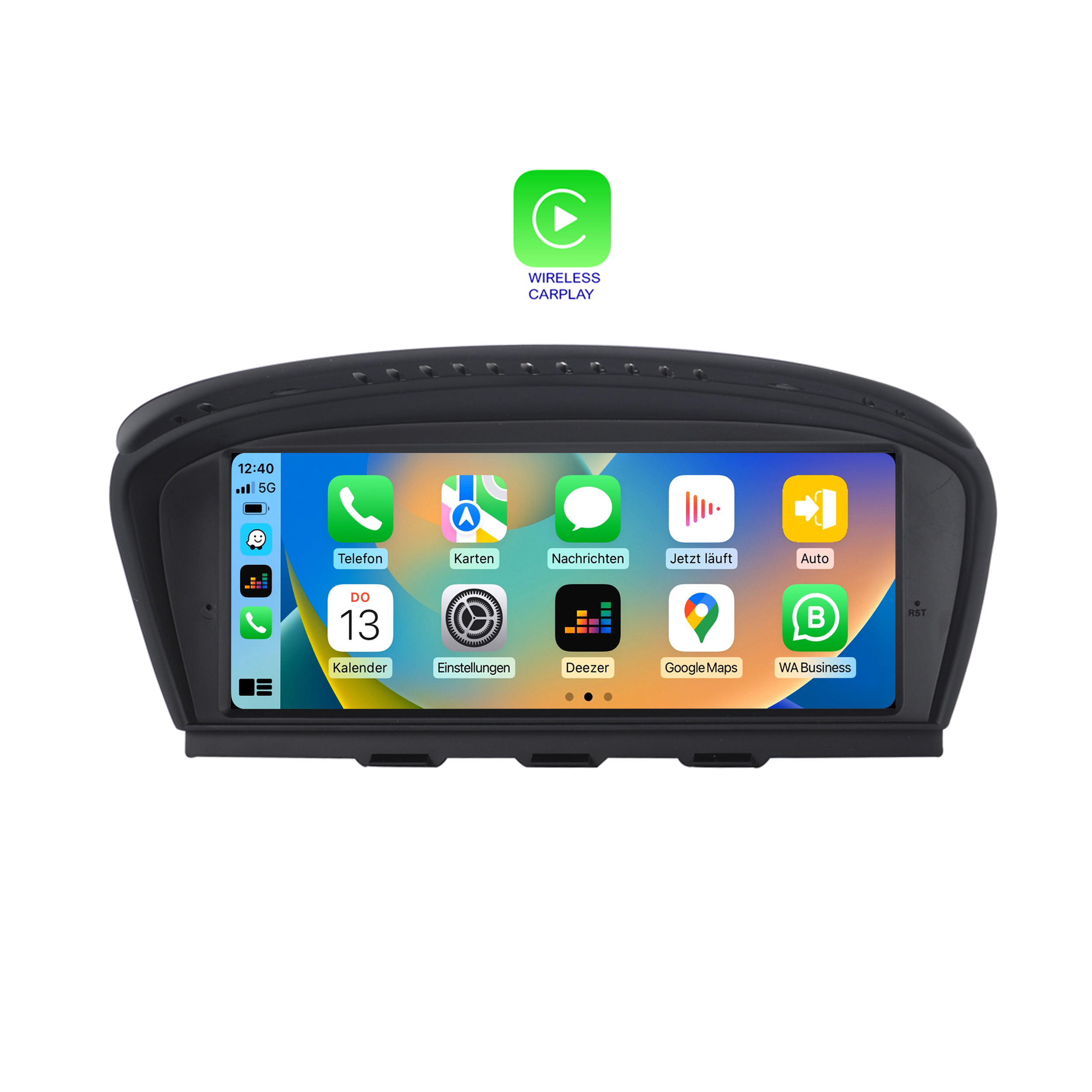 Armaturenbrett-Bildschirm, der eine Autoschnittstelle mit App-Symbolen anzeigt. Zeigt Datum, Uhrzeit und CarPlay.