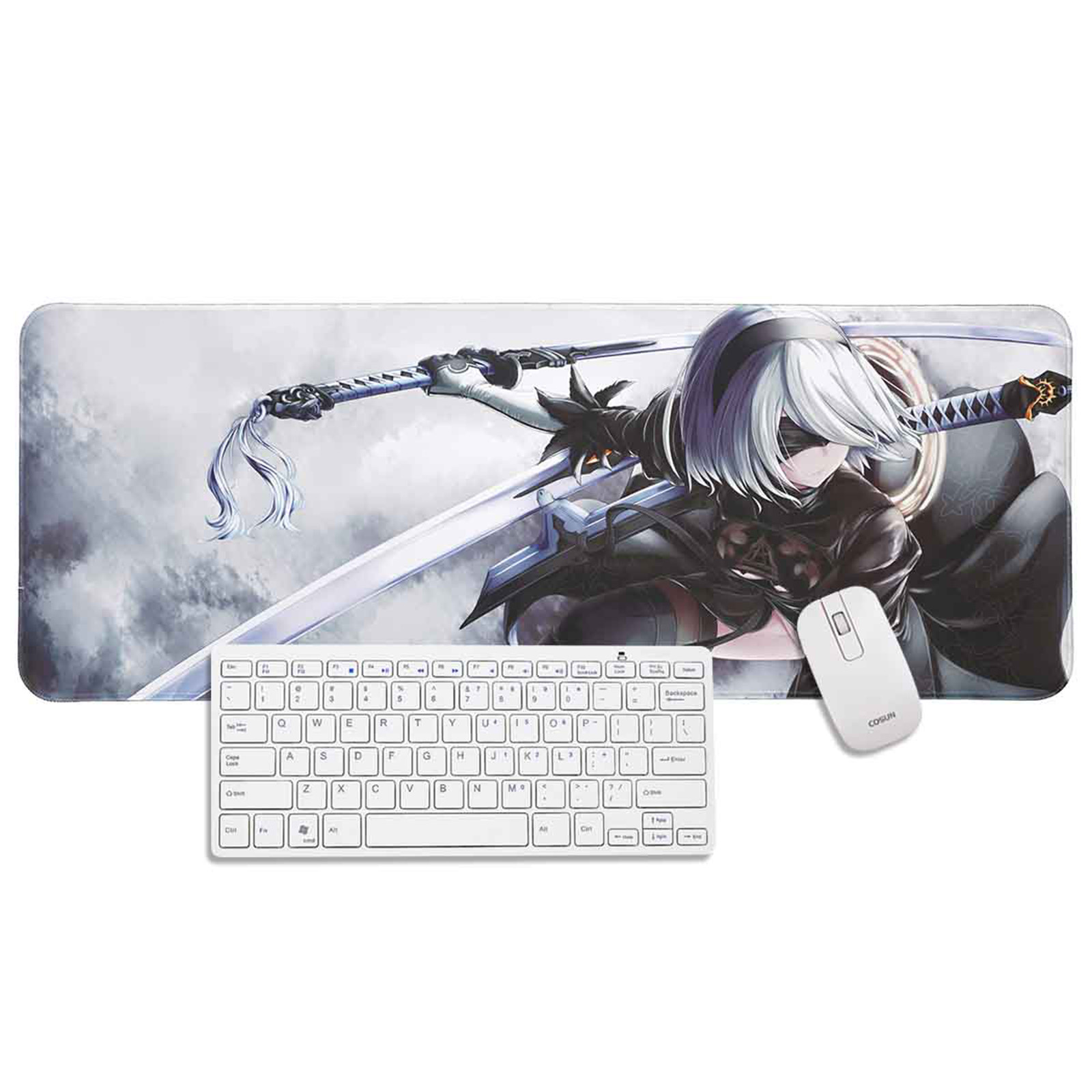 Eine weiße Tastatur, Maus und ein Mauspapier mit einem Anime-Charakter mit Schwertern.