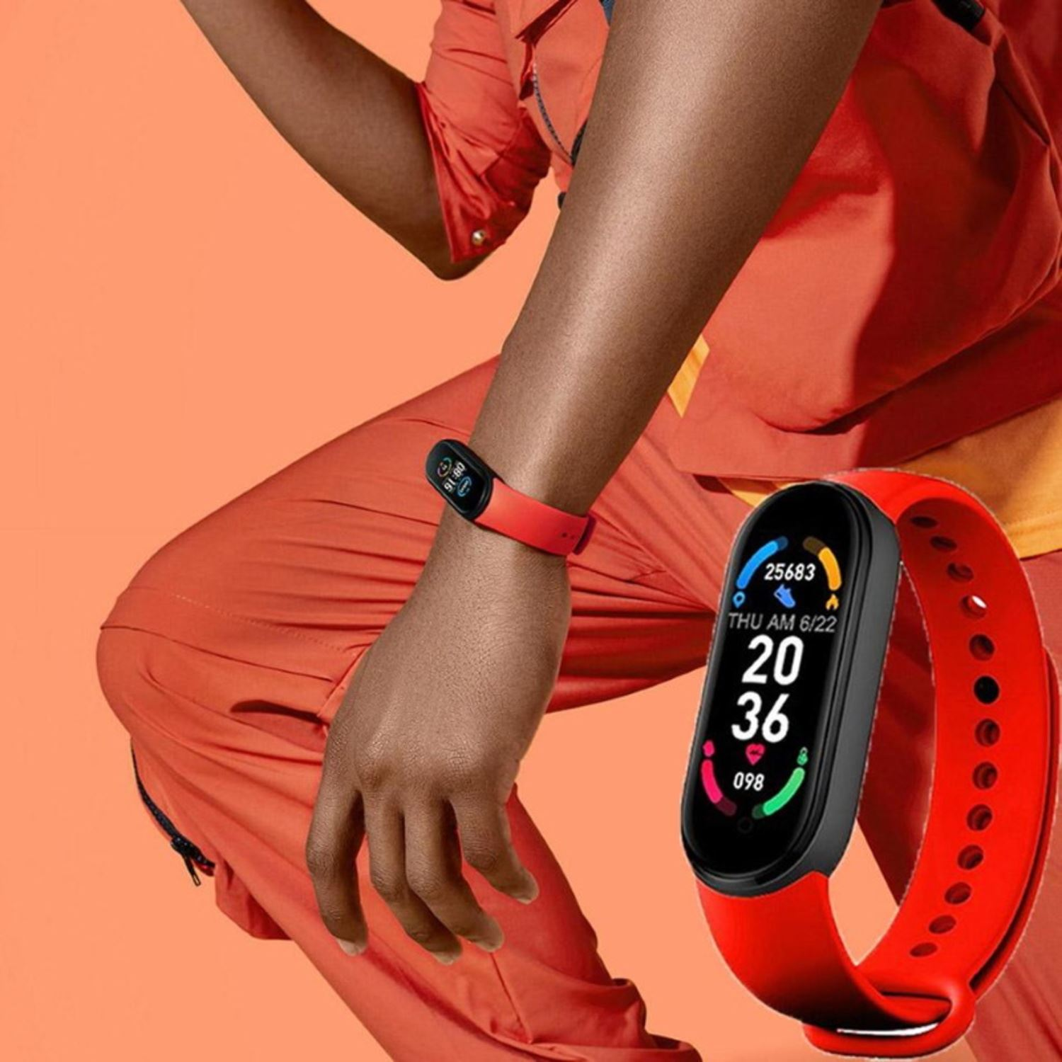 Una persona con pantalón rojo y un smartwatch con correa roja.