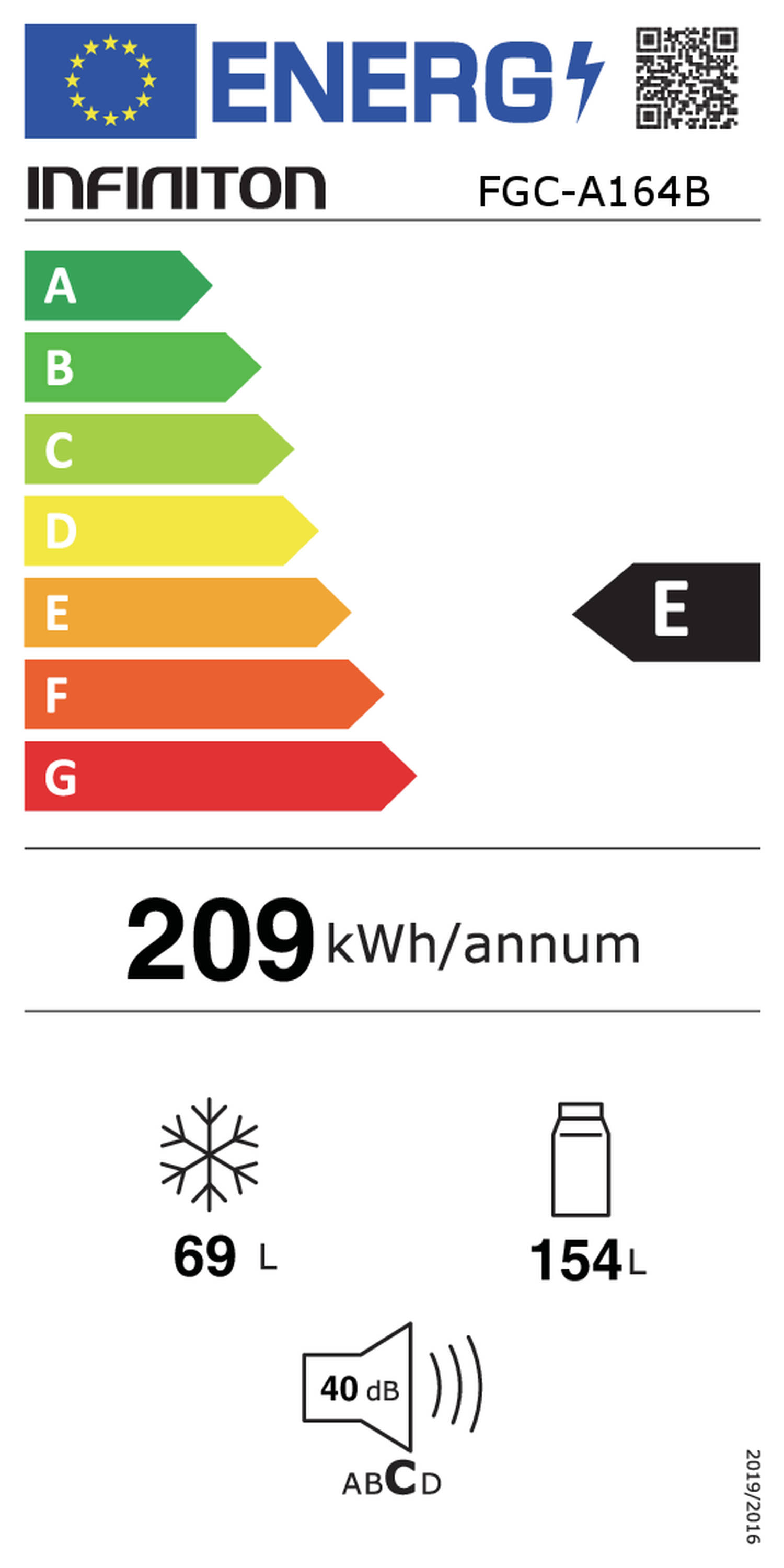 Etiqueta energética con calificación 'E', detalles de consumo y volumen del electrodoméstico.