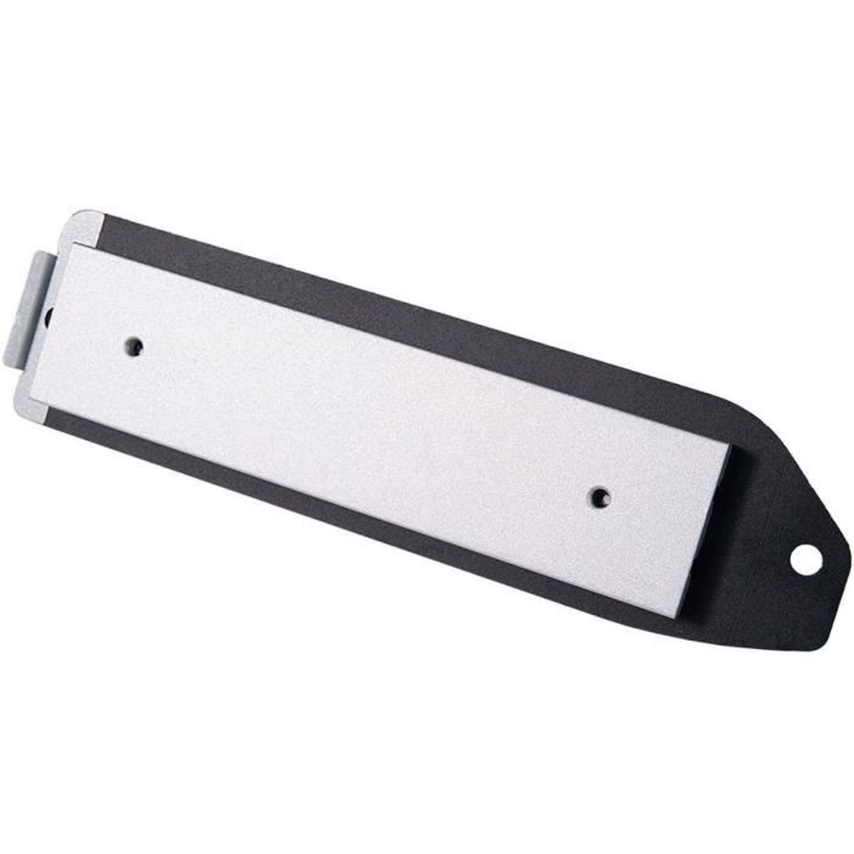 Czarno-srebrne prostokątne metalowe urządzenie. Posiada dwa otwory i klips.