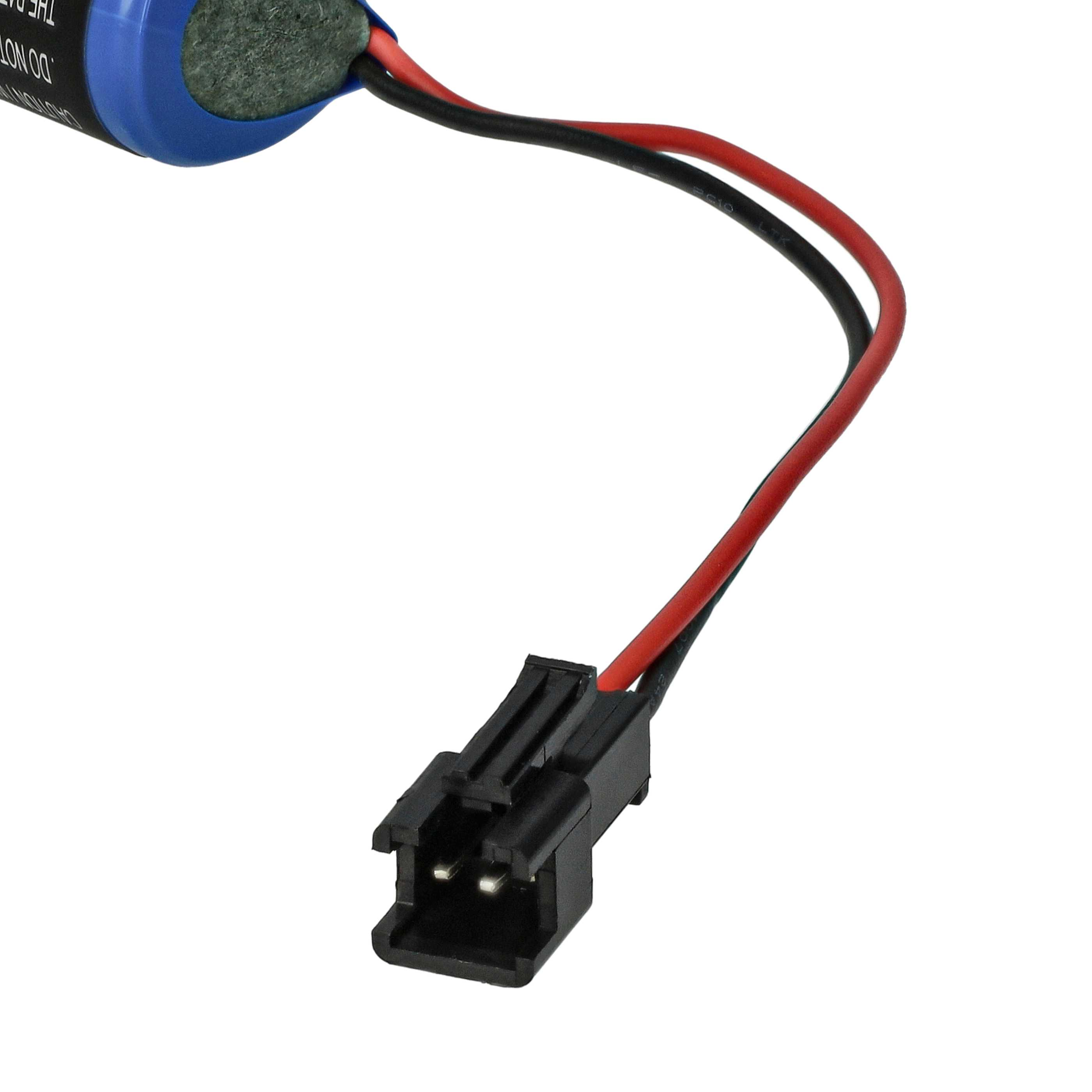 Blaue Batteriezelle mit schwarzen und roten Drähten, die an einem schwarzen Stecker befestigt sind.