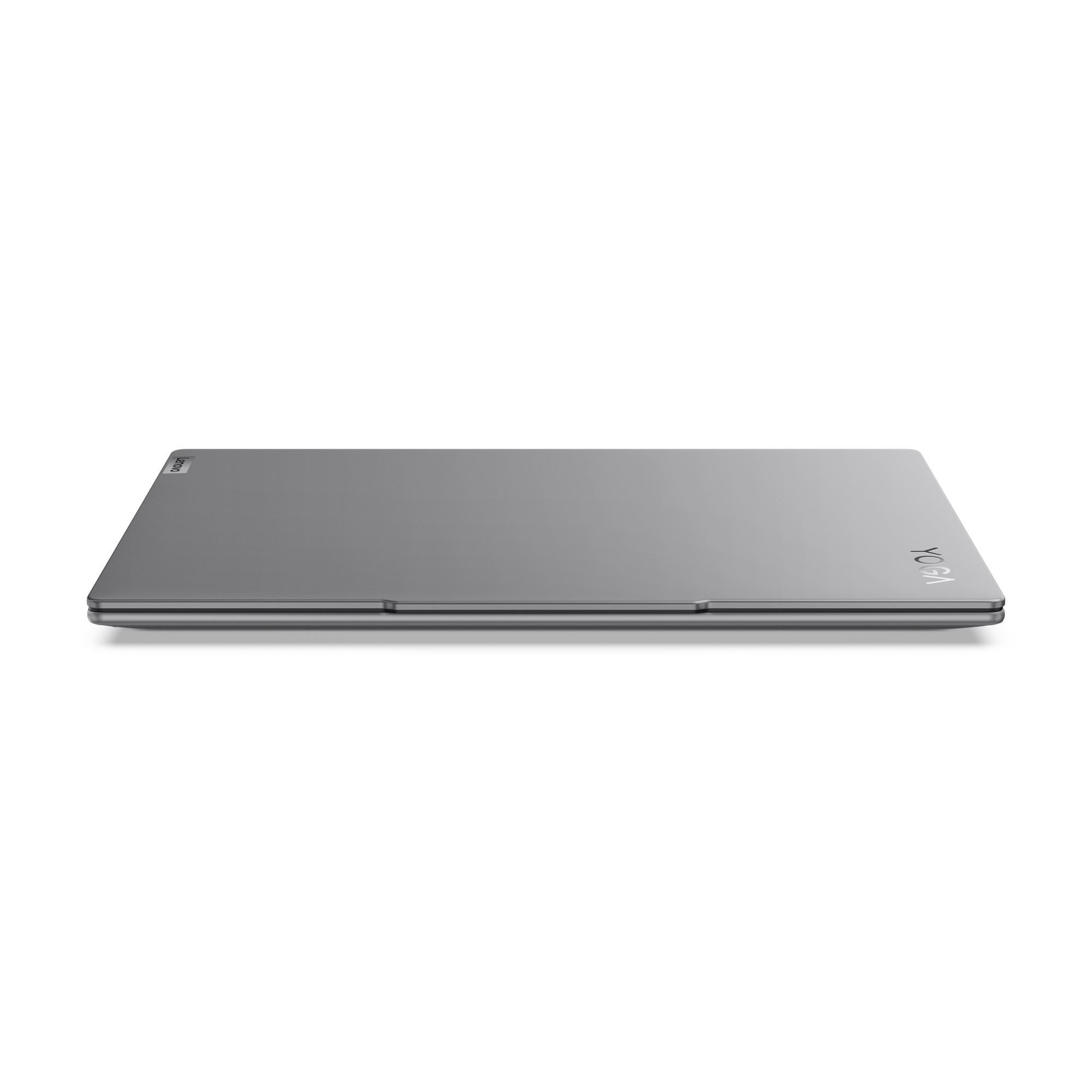 Silberner Laptop, geschlossen, von oben gesehen, mit einem Logo in der unteren rechten Ecke.